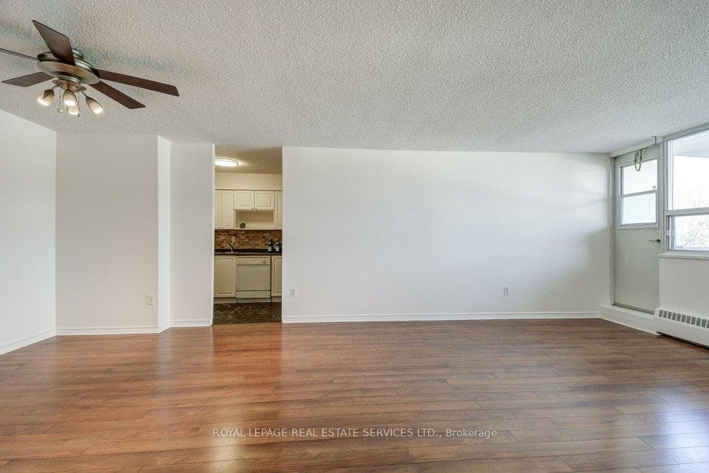 212 Kerr Street Unit 404 - Condo photo 10 of 33 in Oakville, Ontario