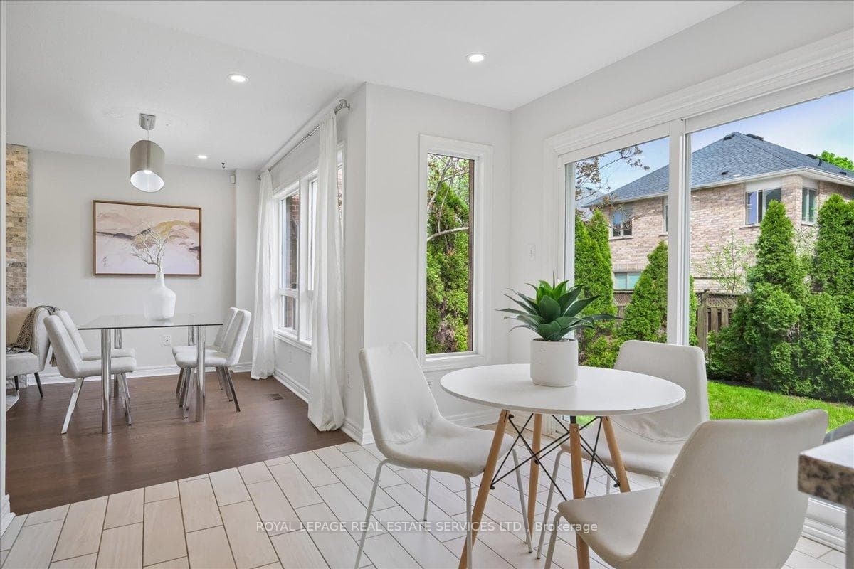1493 Derby County Crescent - Detached photo 12 of 43 in Oakville, Ontario