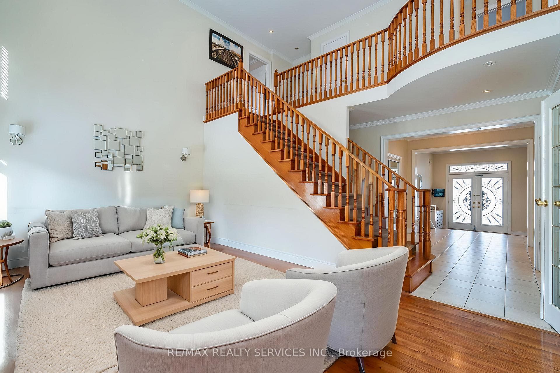 52 Mount Royal Circle - Detached photo 4 of 40 in Brampton, Ontario