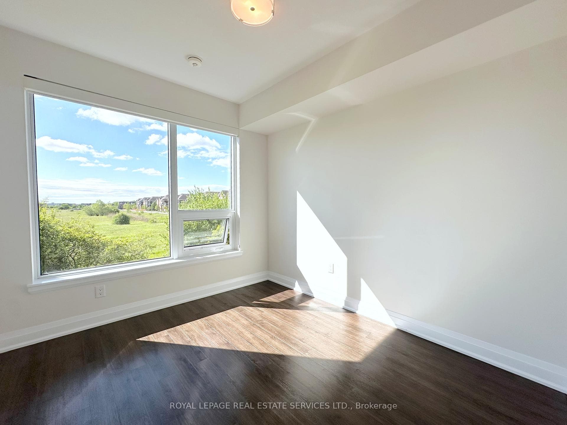 2333 Taunton Road Unit 209 - Condo photo 7 of 26 in Oakville, Ontario
