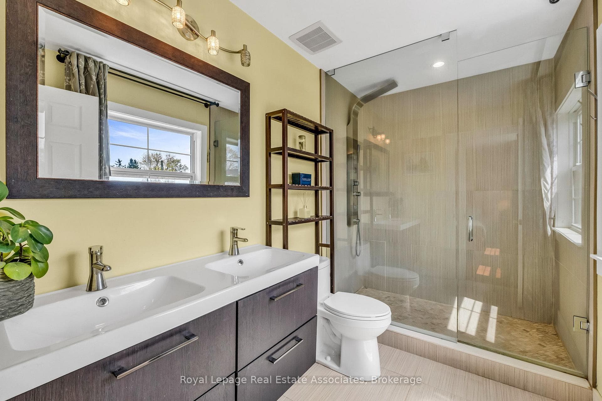 1043 Shaw Drive - Detached photo 20 of 45 in Mississauga, Ontario