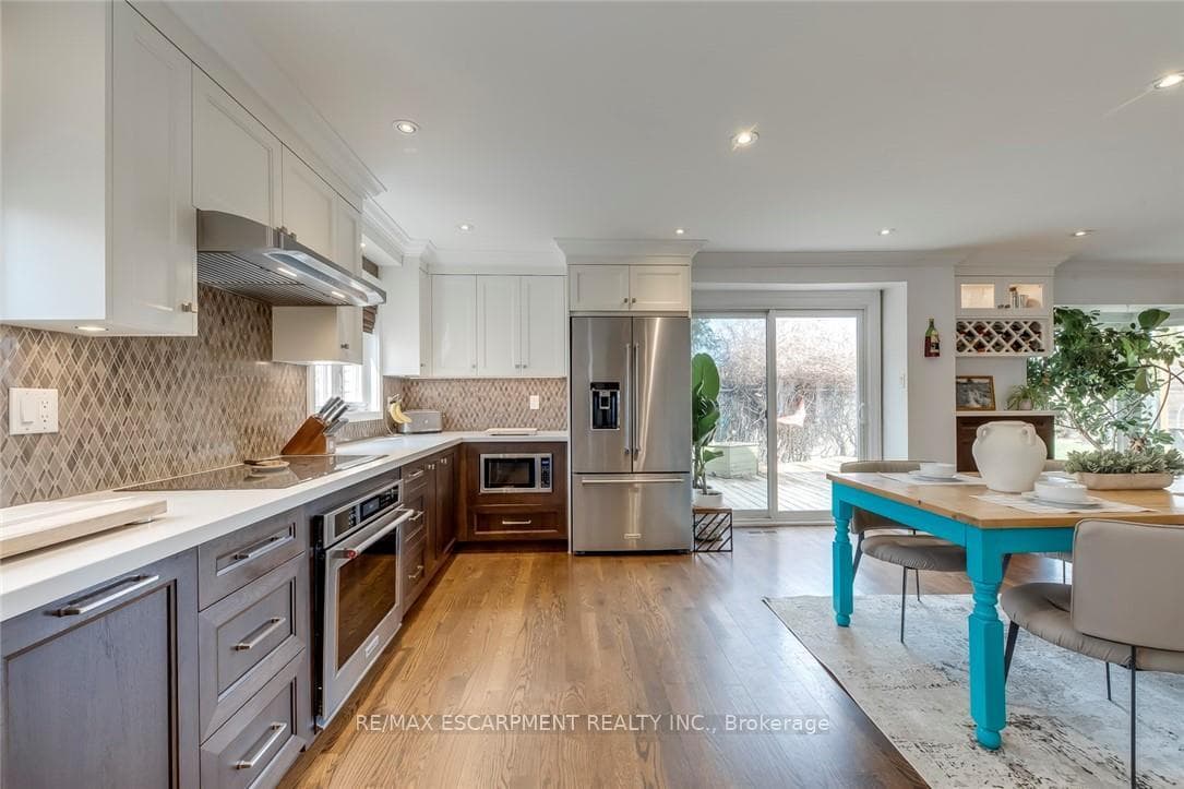 3311 SPRINGVALE Court - Detached photo 19 of 50 in Burlington, Ontario