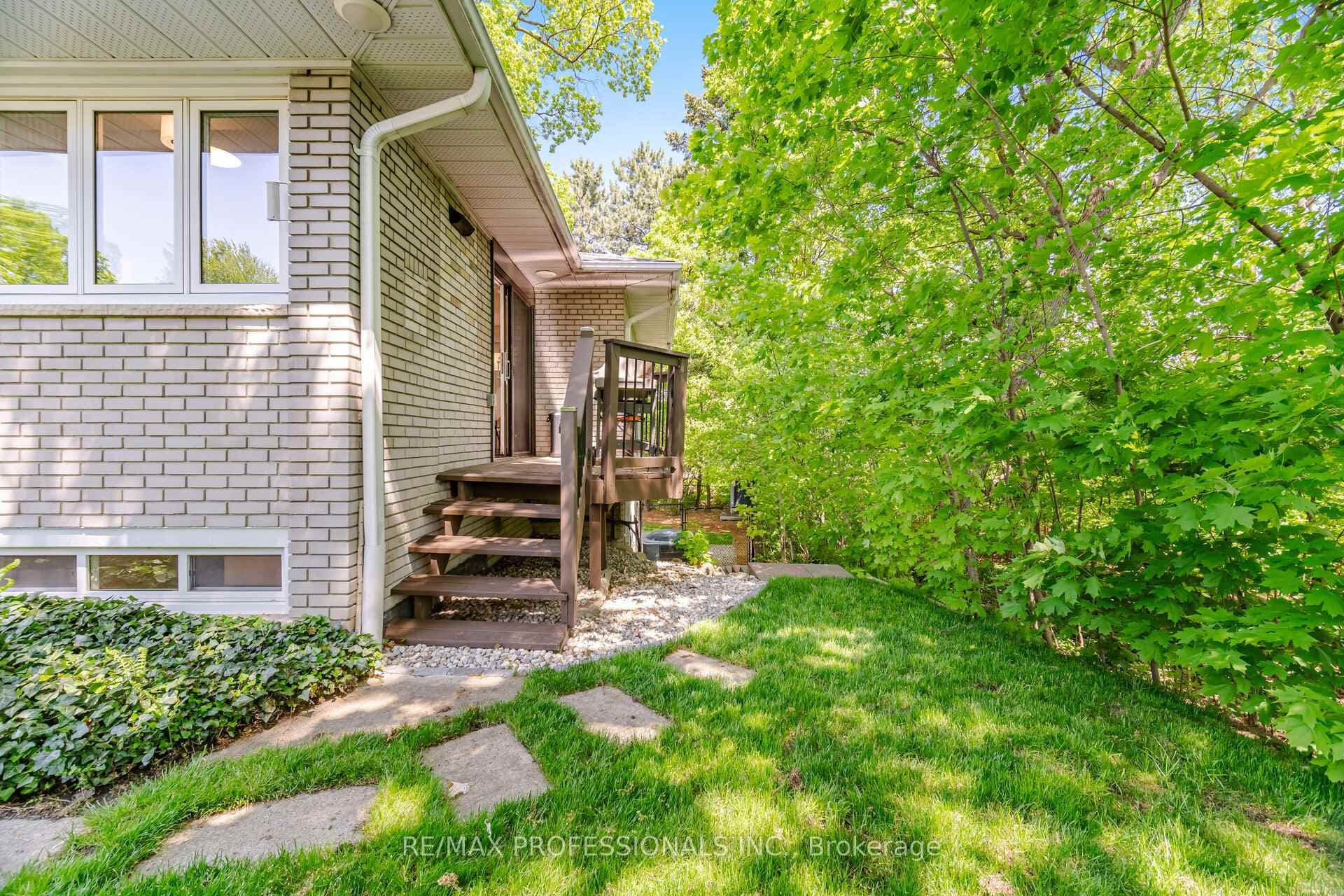10 Cosway Court - Detached photo 14 of 46 in Etobicoke (Islington / Rexdale), Ontario
