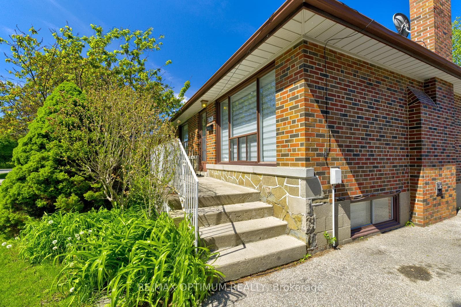 1747 Coram Crescent - Detached photo 4 of 50 in Mississauga, Ontario