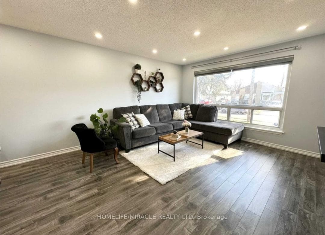 66 Fairglen Avenue - Semi-Detached photo 6 of 35 in Brampton, Ontario