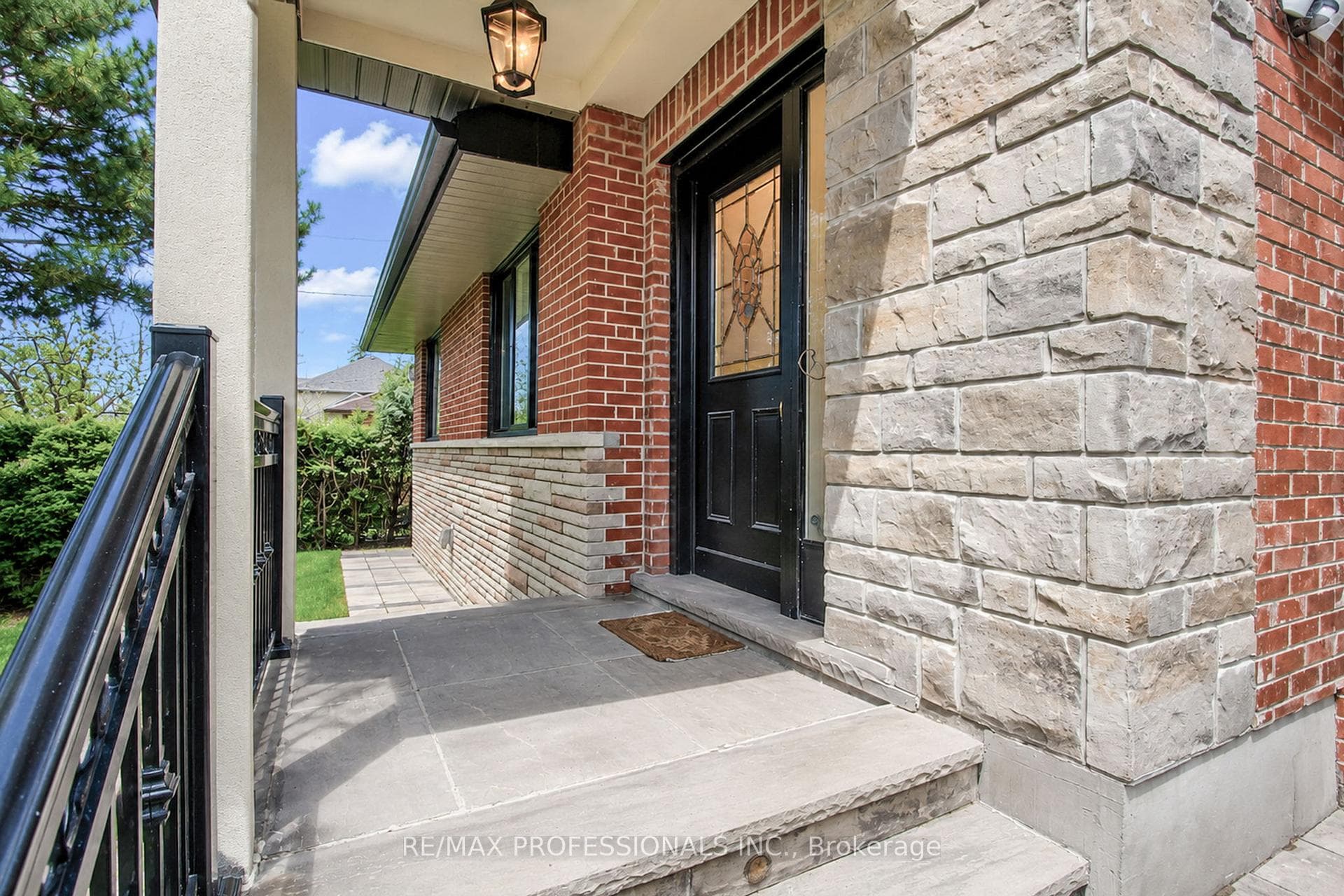 40 Cowley Avenue - Detached photo 4 of 40 in Etobicoke (Islington / Rexdale), Ontario