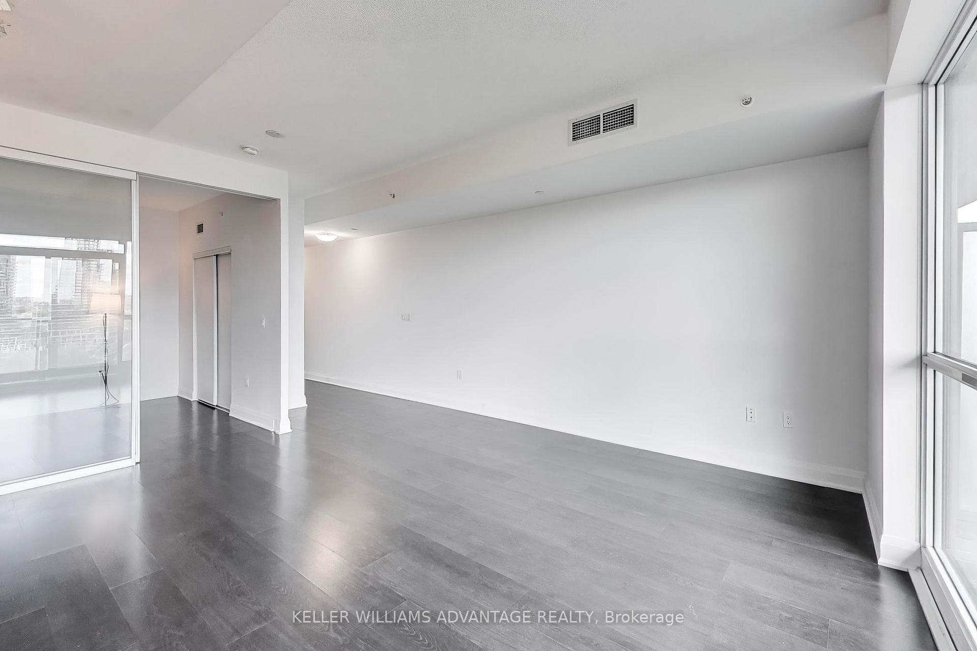 160 Vanderhoof Avenue Unit 1718 - Condo photo 5 of 42 in Flemingdon Park / Don Mills, Ontario