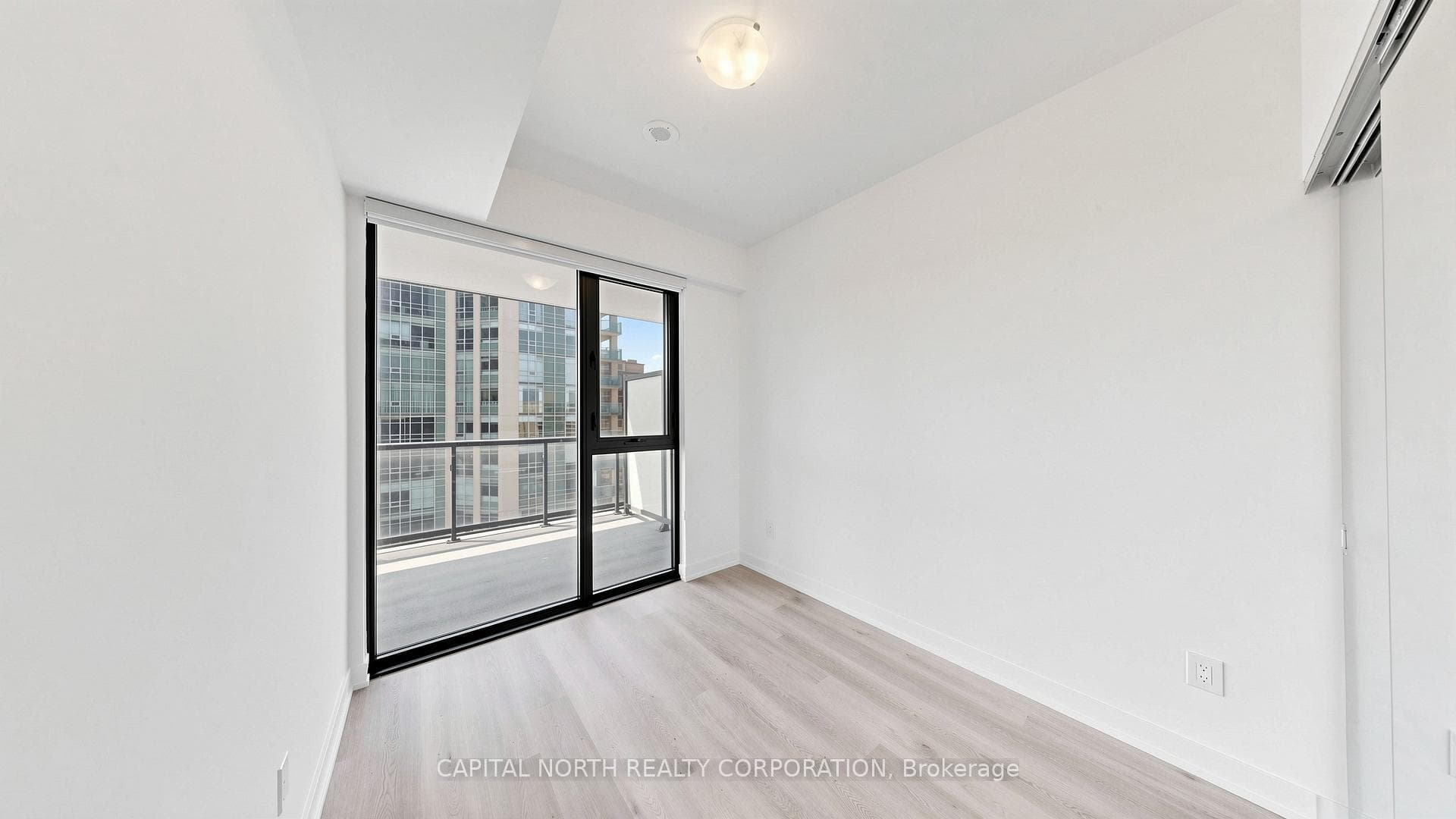 2075 Lakeshore Road Unit 708 - Condo photo 17 of 37 in Burlington, Ontario