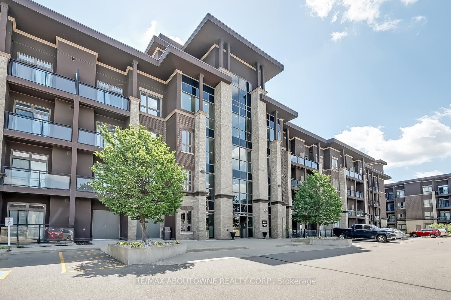 5010 Corporate Drive Unit 116 - Condo photo 1 of 29 in Burlington, Ontario
