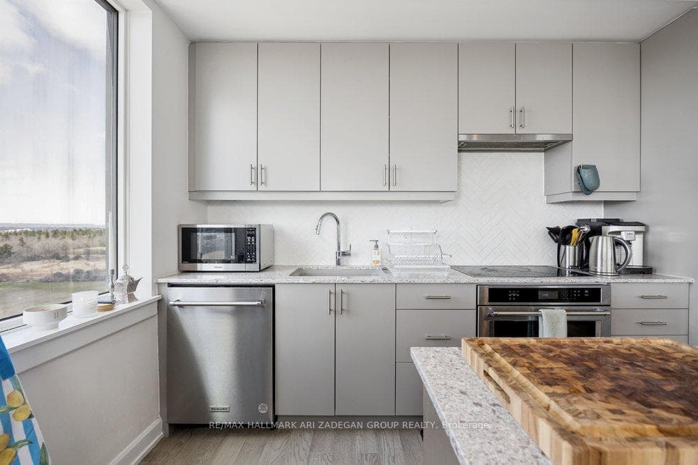 3200 William Coltson Avenue Unit 1302 - Condo photo 14 of 49 in Oakville, Ontario