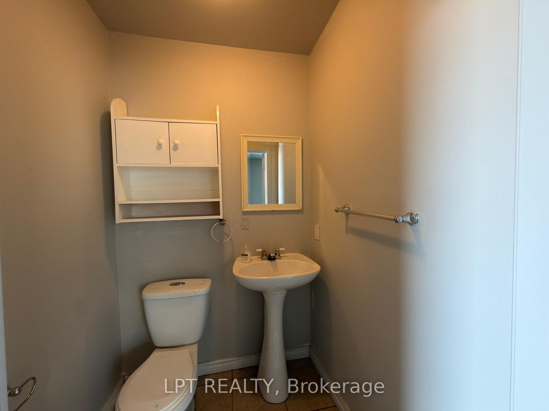 37 Elizabeth Street - Detached photo 7 of 9 in Brampton, Ontario