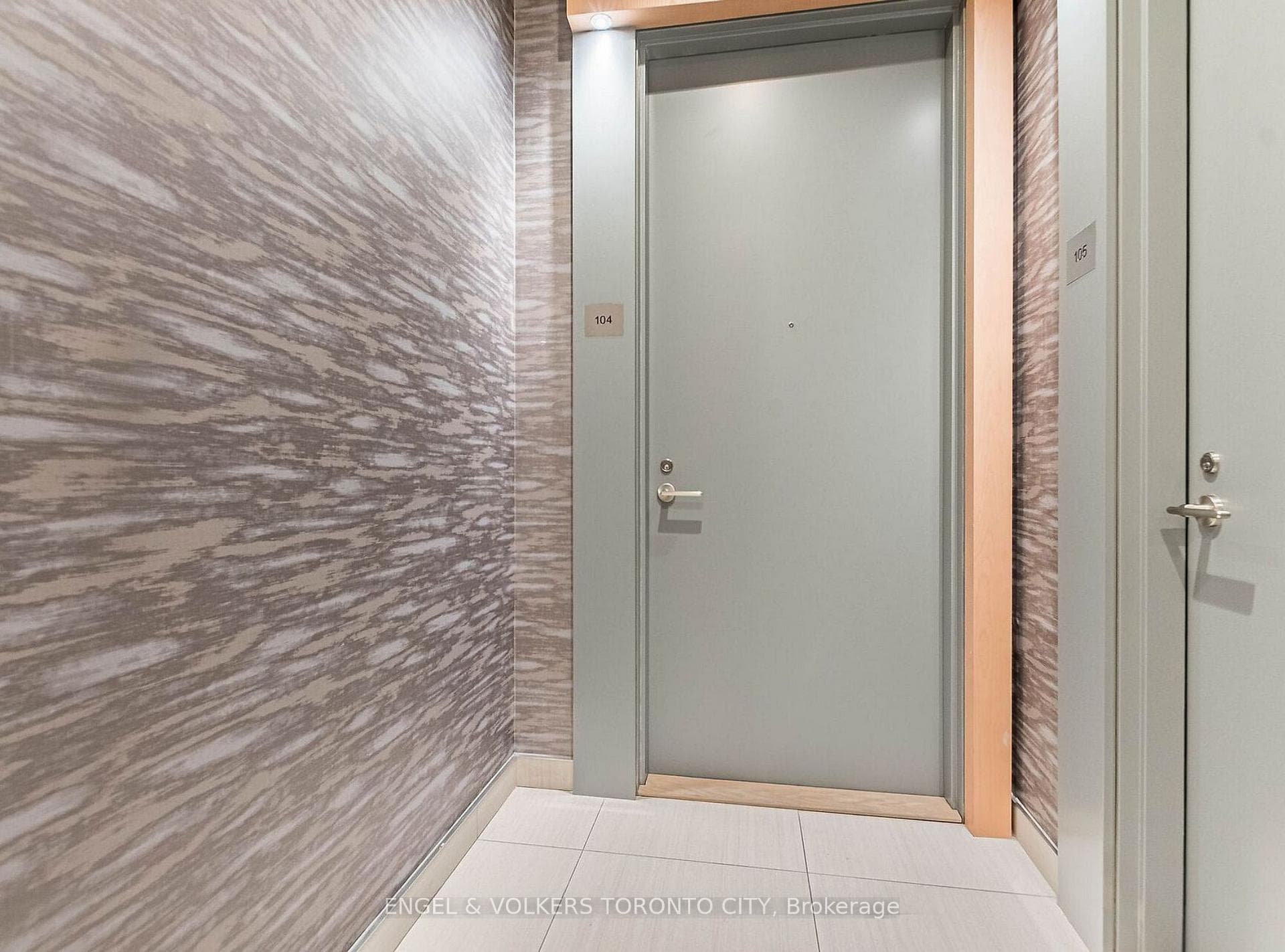 70 Annie Craig Drive Unit TH104 - Condo photo 2 of 22 in Liberty Village / Parkdale / South Parkdale, Ontario