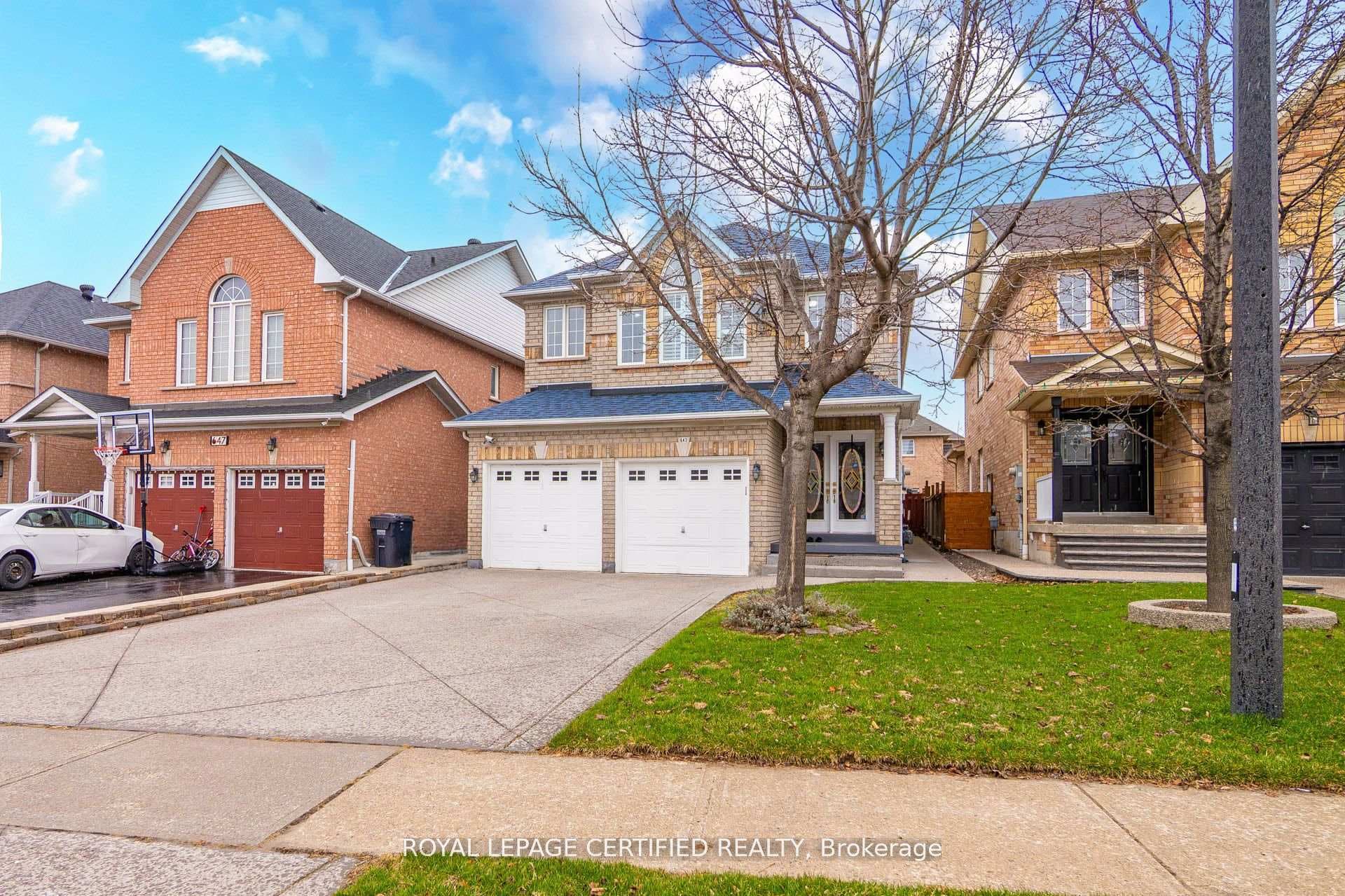 643 Garden Walk - Detached photo 2 of 50 in Mississauga, Ontario