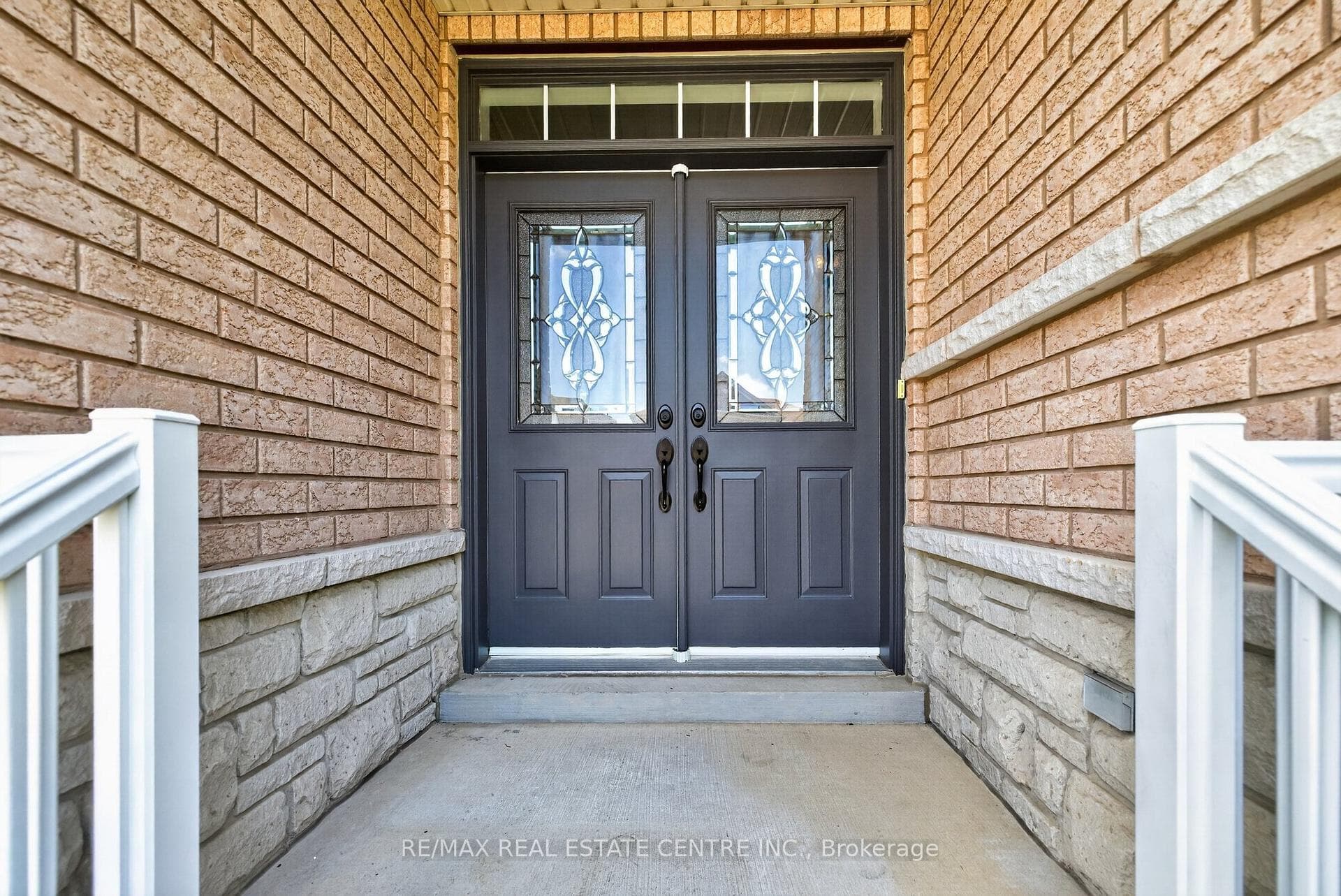 1022 Laidlaw Drive - Detached photo 4 of 50 in Milton, Ontario