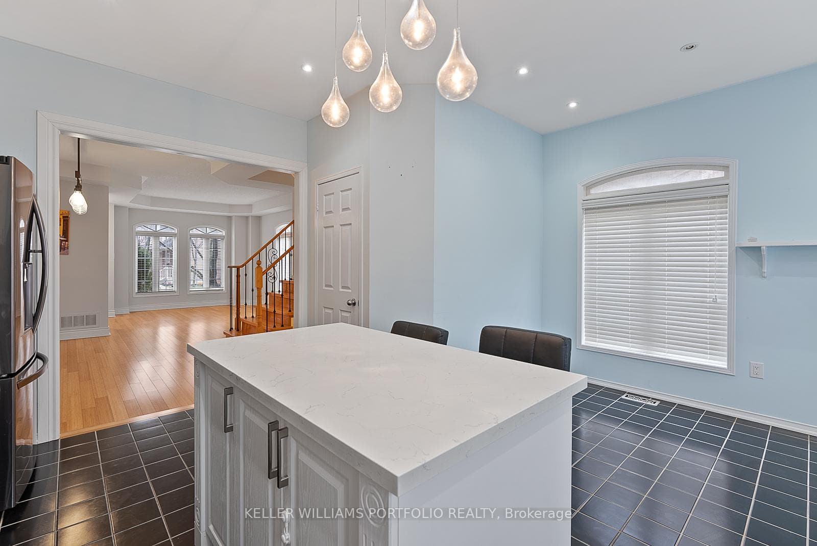 118 Gatwick Drive - Semi-Detached photo 13 of 50 in Oakville, Ontario