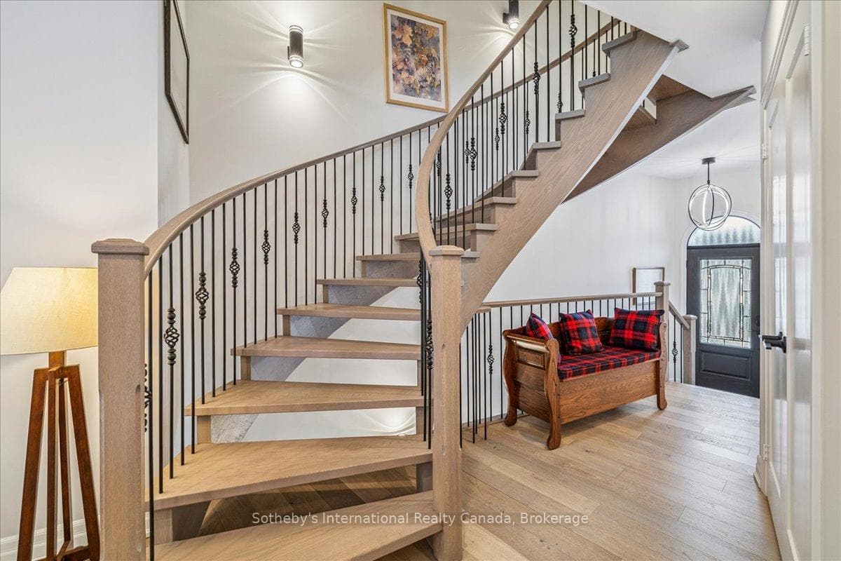 10 Southwind Terrace - Townhouse photo 6 of 43 in Oakville, Ontario