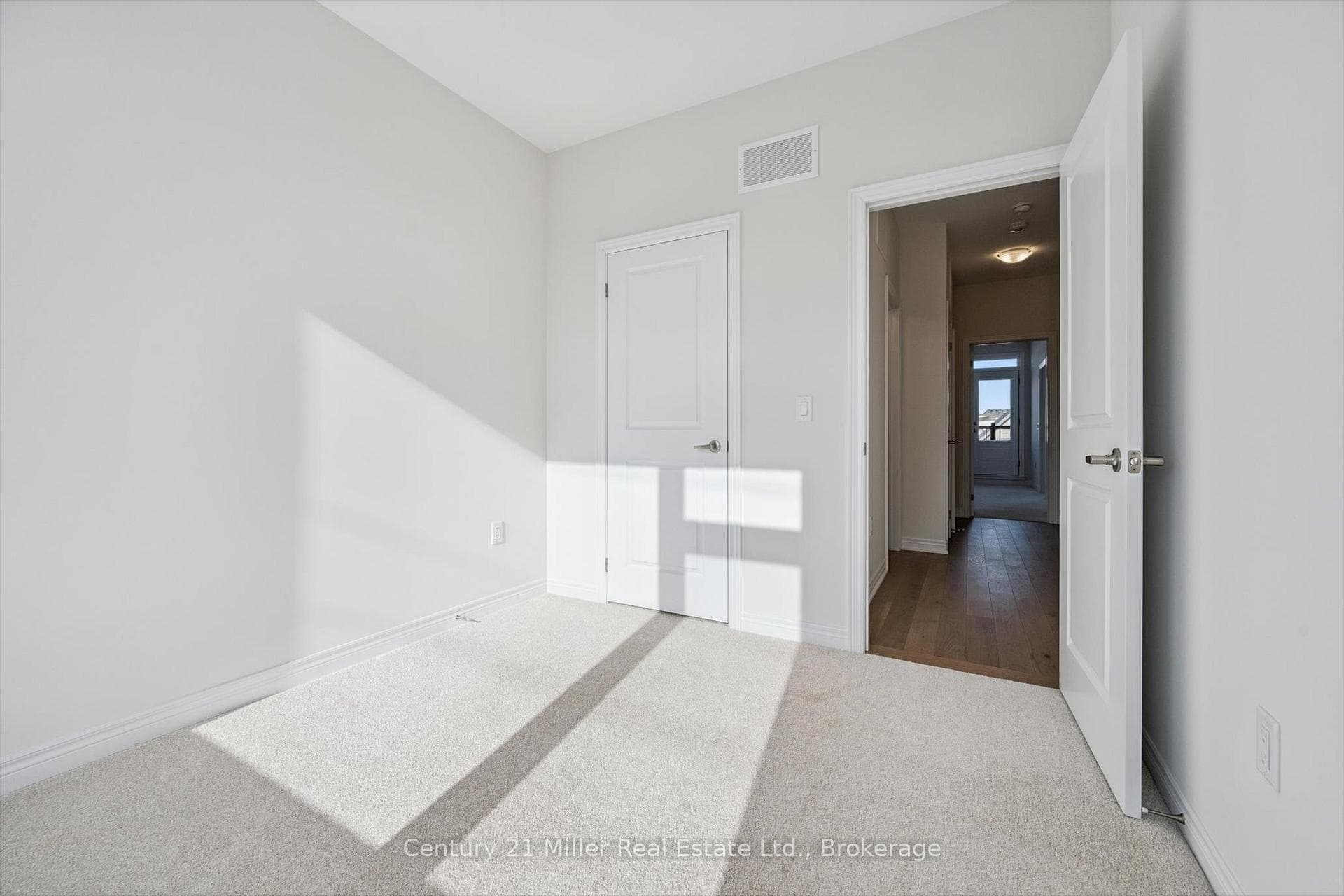 3199 Sixth Line - Townhouse photo 22 of 38 in Oakville, Ontario