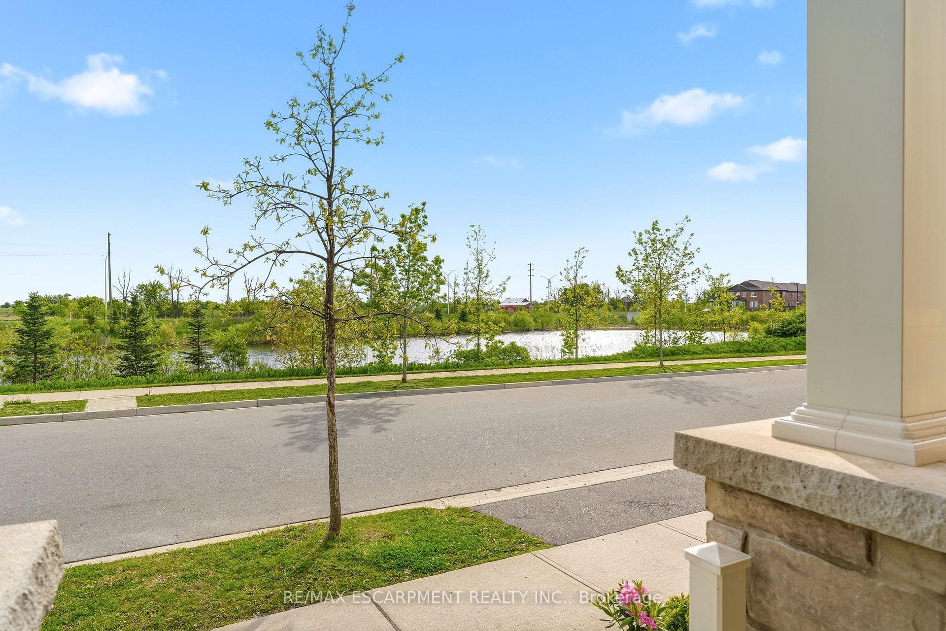 1364 Sycamore Garden - Townhouse photo 2 of 43 in Milton, Ontario