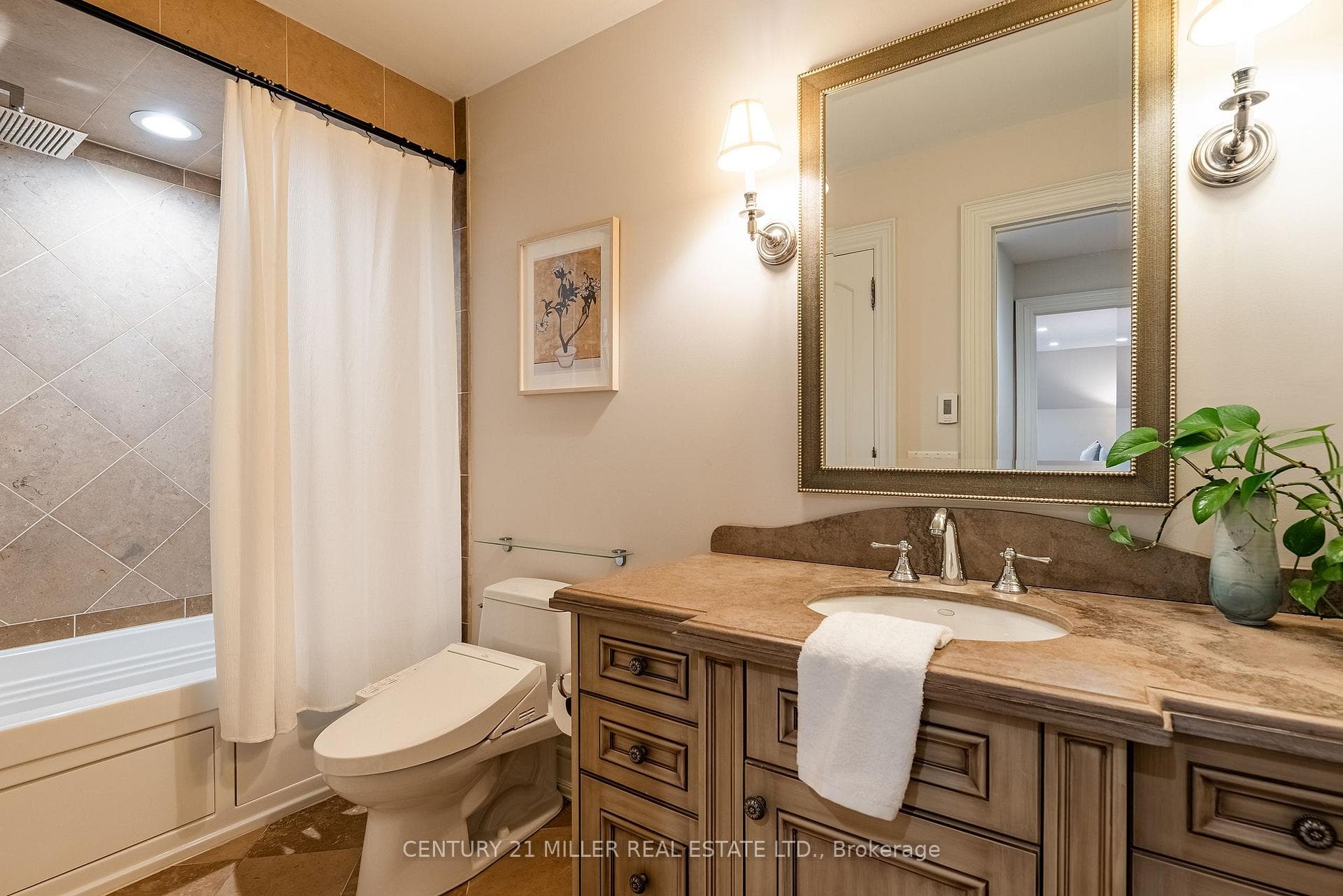 2096 Lakeshore Road - Detached photo 30 of 48 in Oakville, Ontario