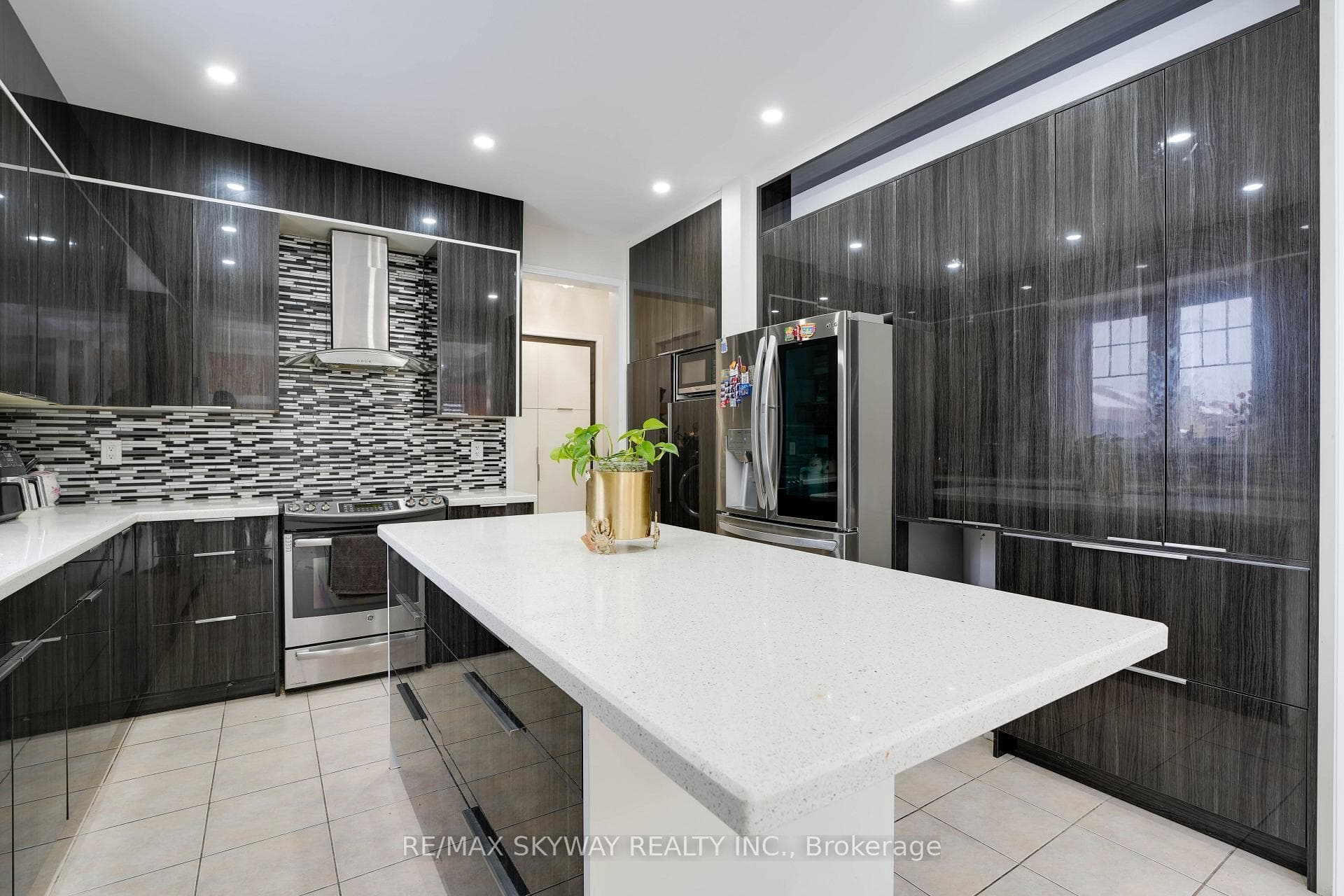 67 Veterans Drive - Detached photo 13 of 50 in Brampton, Ontario