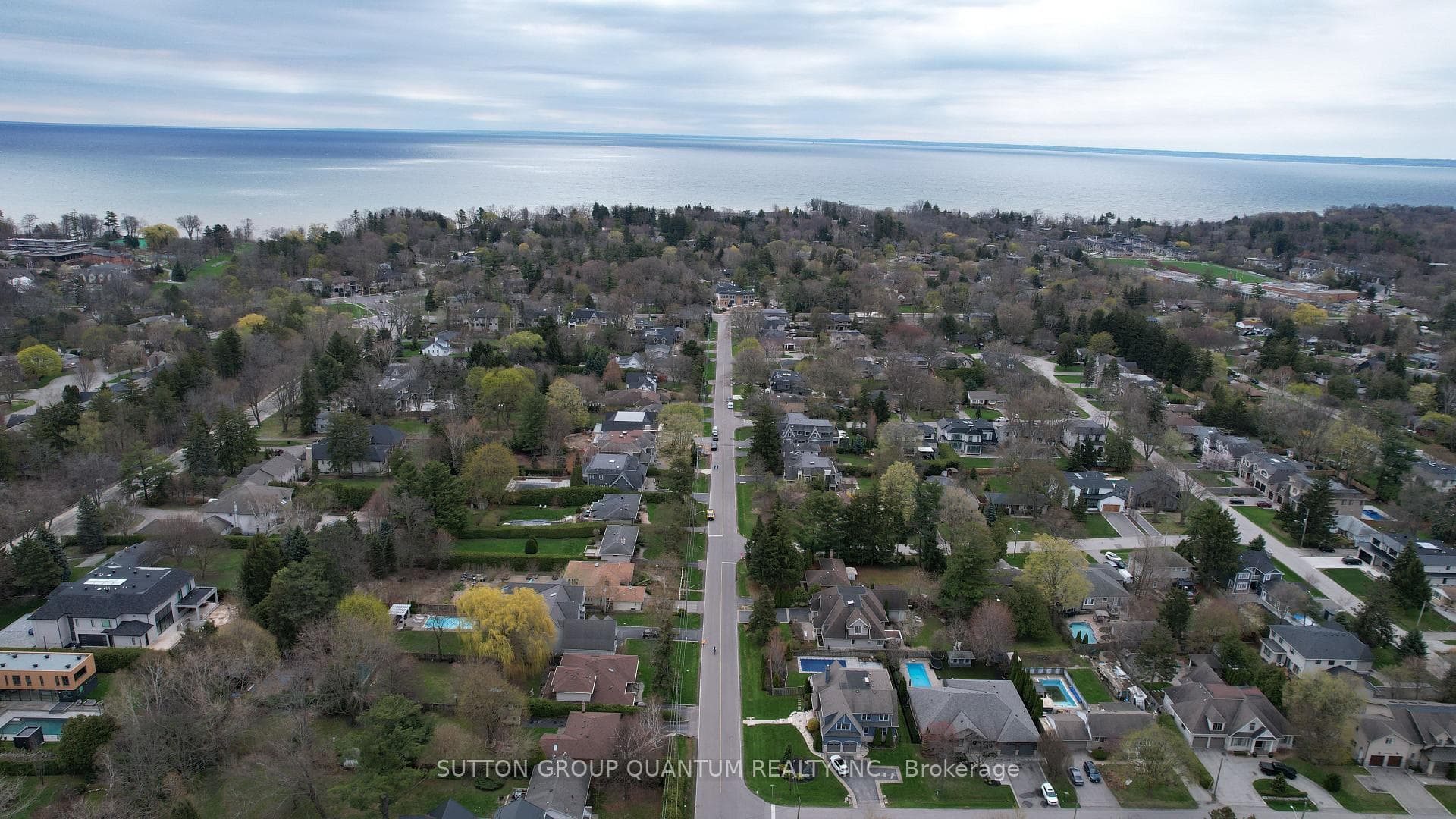 394 Maplehurst Avenue - Detached photo 13 of 18 in Oakville, Ontario