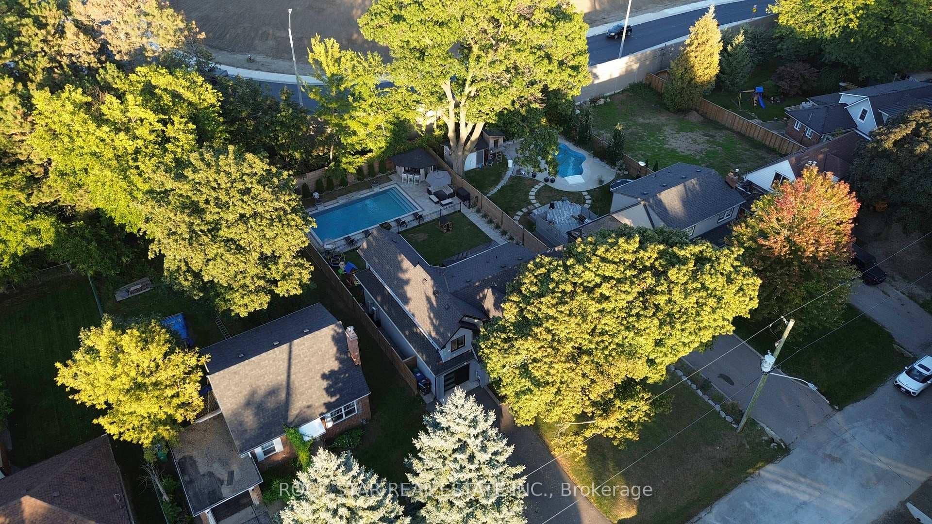 2055 Courtland Crescent - Detached photo 37 of 40 in Mississauga, Ontario