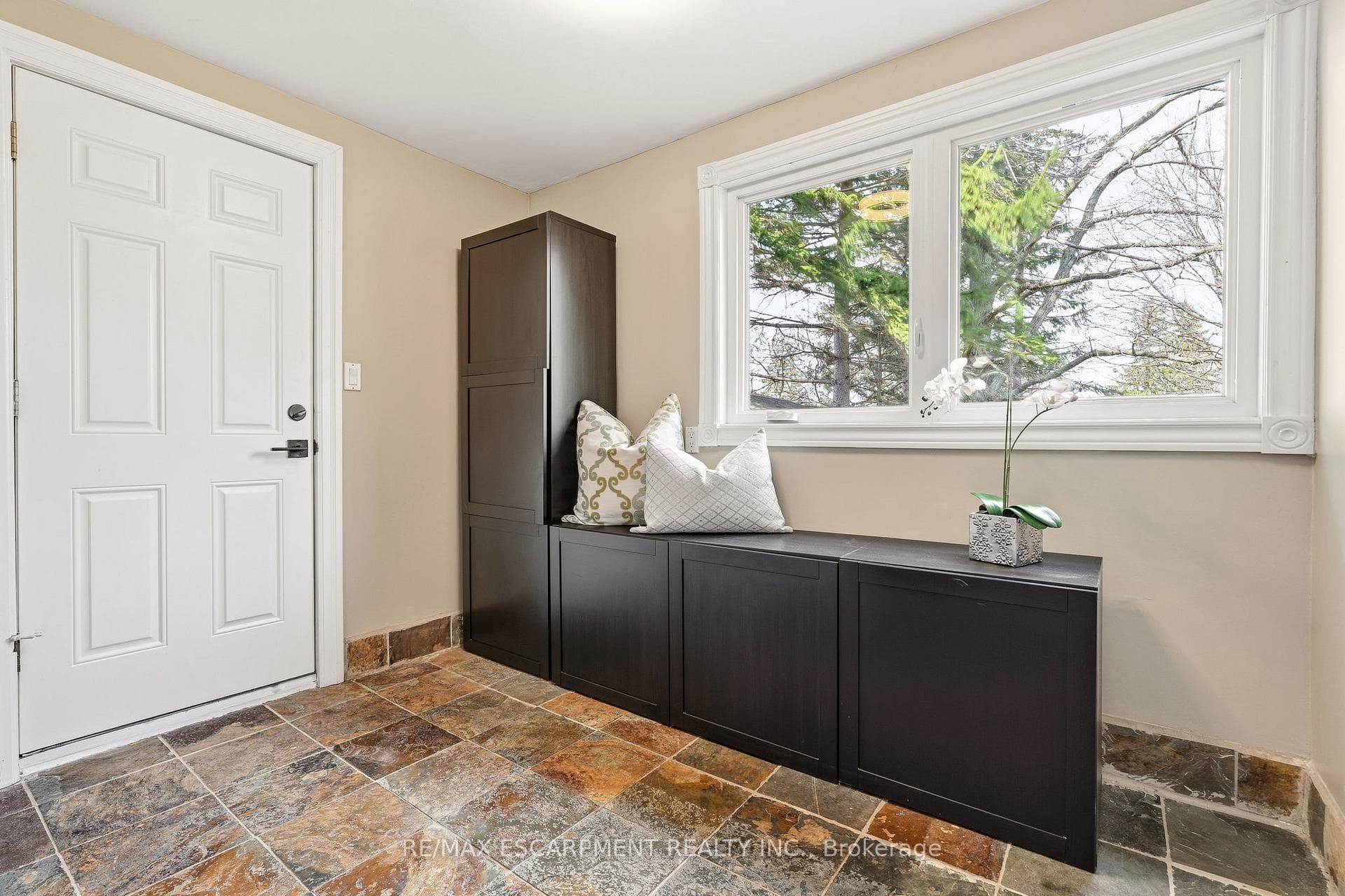 1189 Britannia Road - Detached photo 10 of 47 in Burlington, Ontario