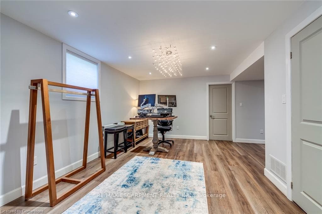 4306 Lakeshore Road - Detached photo 29 of 47 in Burlington, Ontario