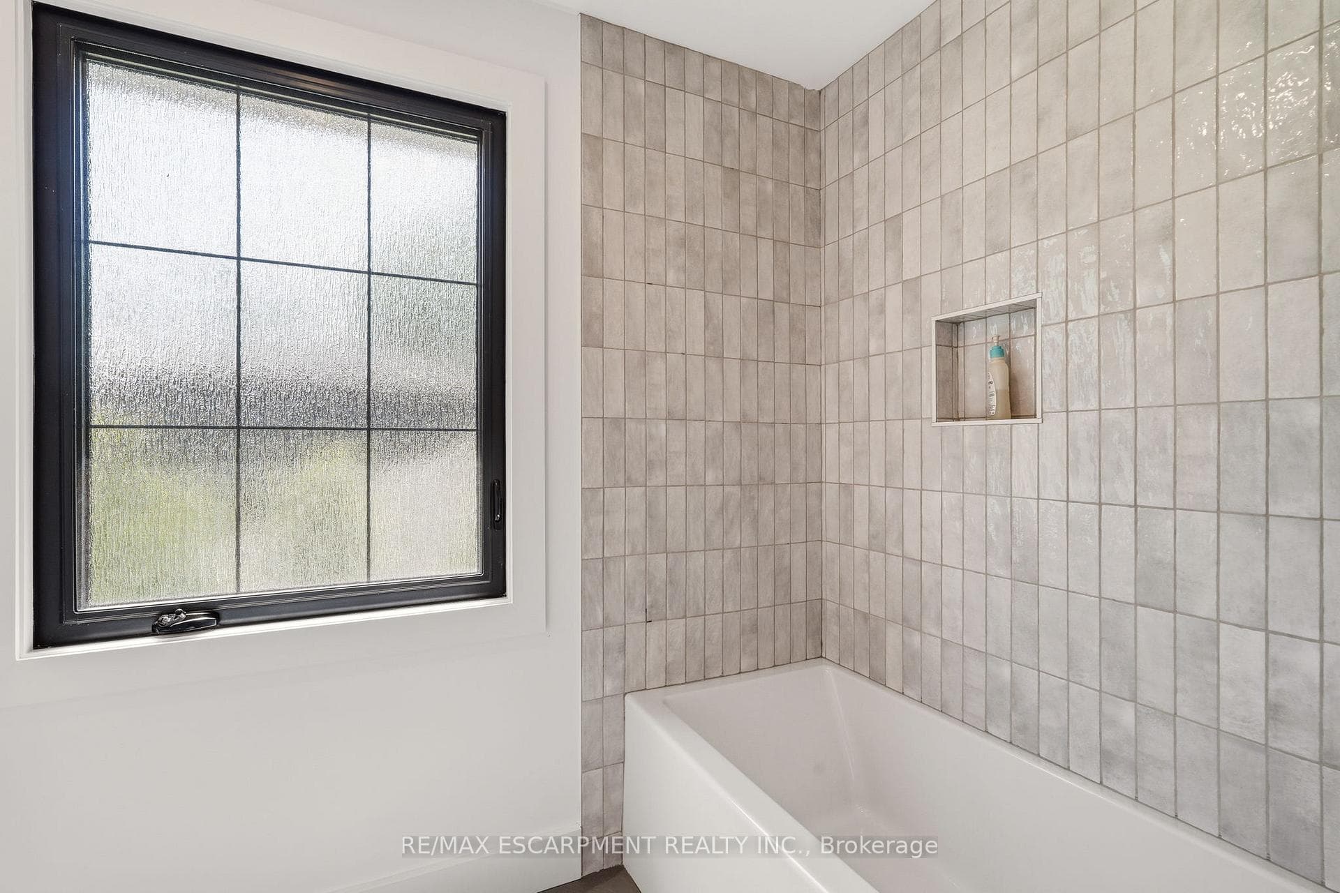 394 RANKIN Drive - Detached photo 29 of 50 in Burlington, Ontario