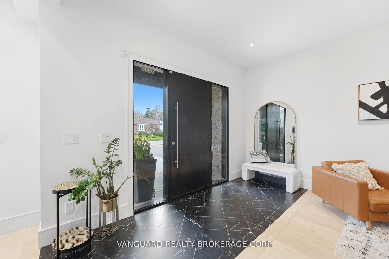 1099 Truman Avenue - Detached photo 4 of 48 in Oakville, Ontario