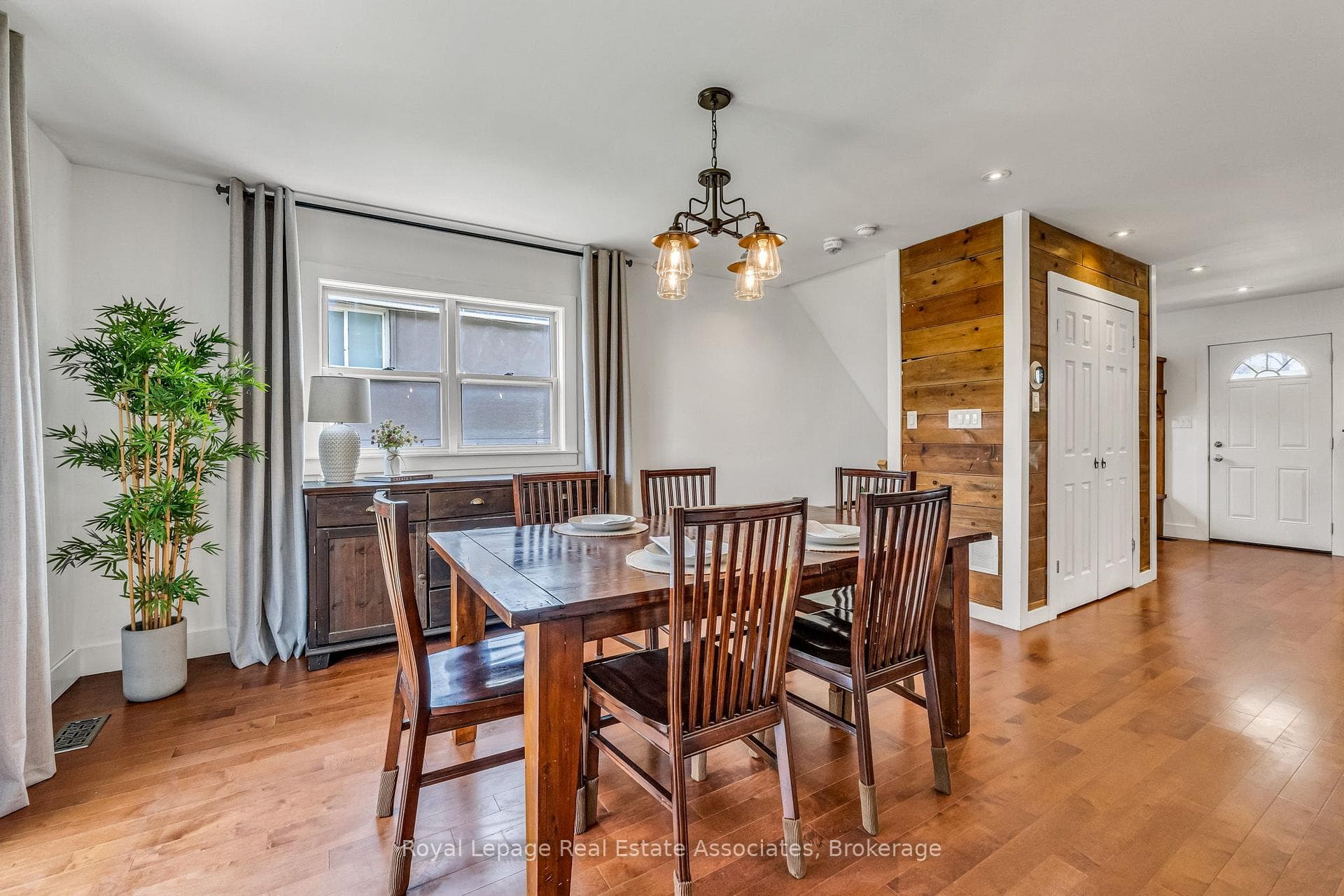1043 Shaw Drive - Detached photo 15 of 45 in Mississauga, Ontario