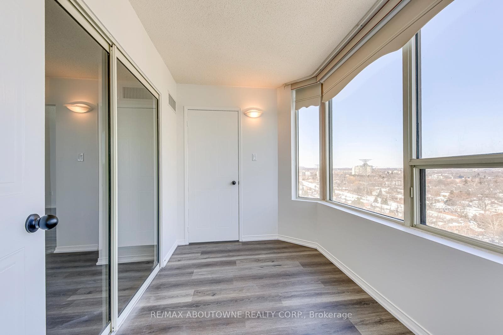 1270 Maple Crossing Boulevard Unit 1705 - Condo photo 19 of 44 in Burlington, Ontario