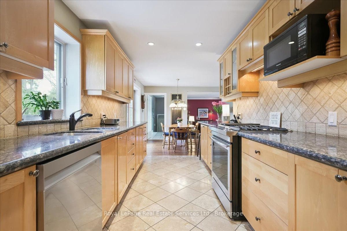 281 Pinehurst Drive - Detached photo 19 of 50 in Oakville, Ontario