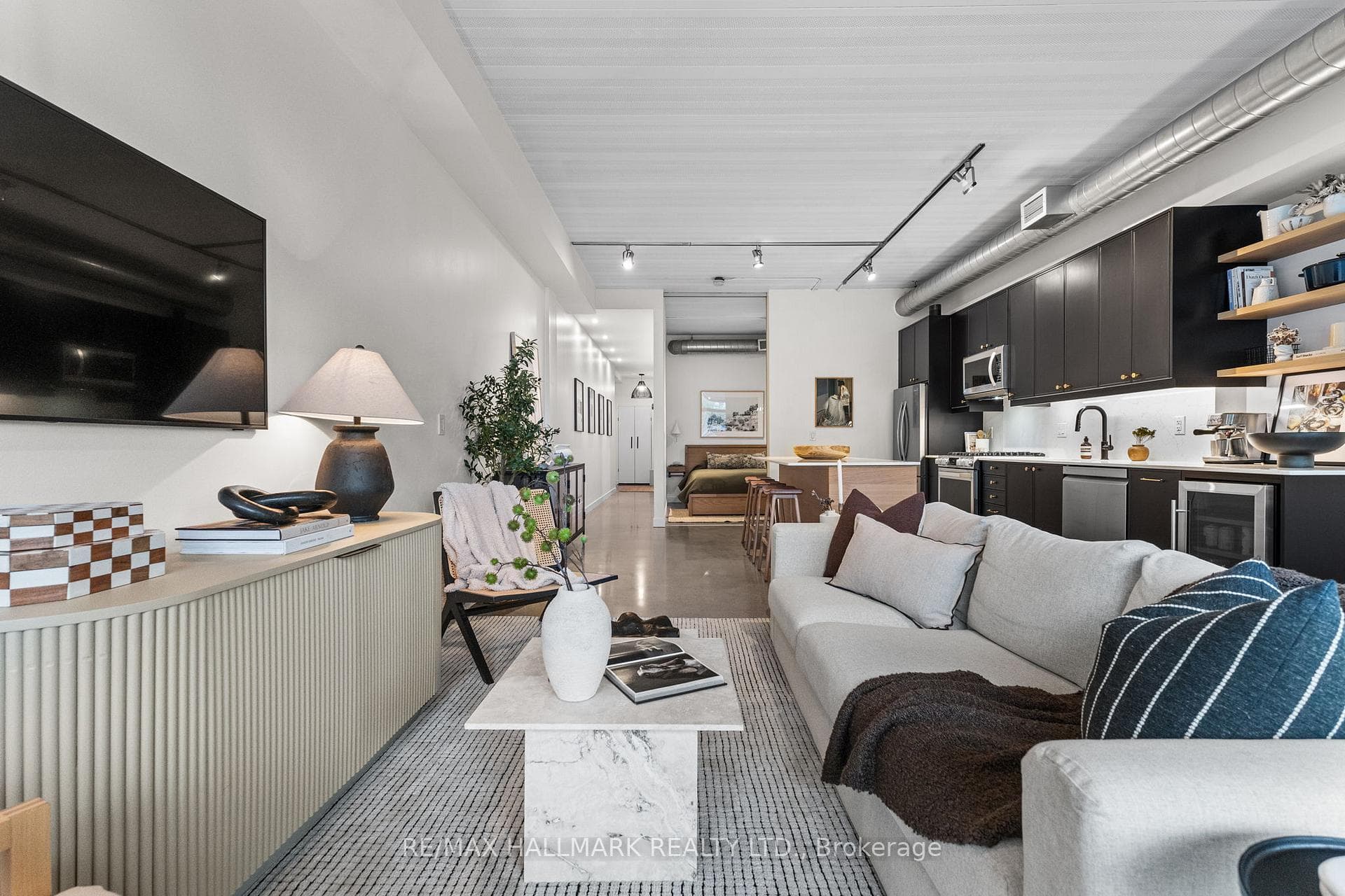 747 Queen Street Unit 202 - Condo photo 5 of 24 in Riverdale / Leslieville, Ontario