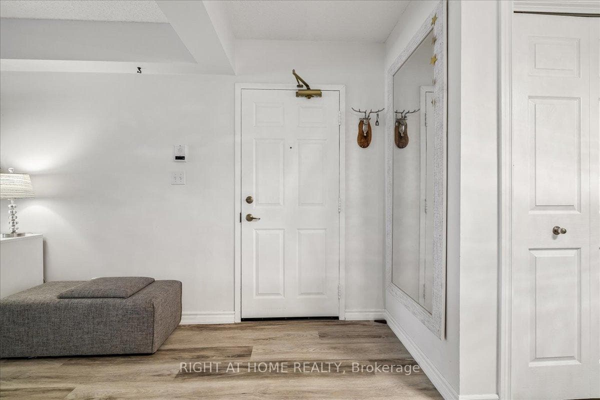 1451 Walker's Line Unit Unit # 312 - Condo photo 3 of 47 in Burlington, Ontario