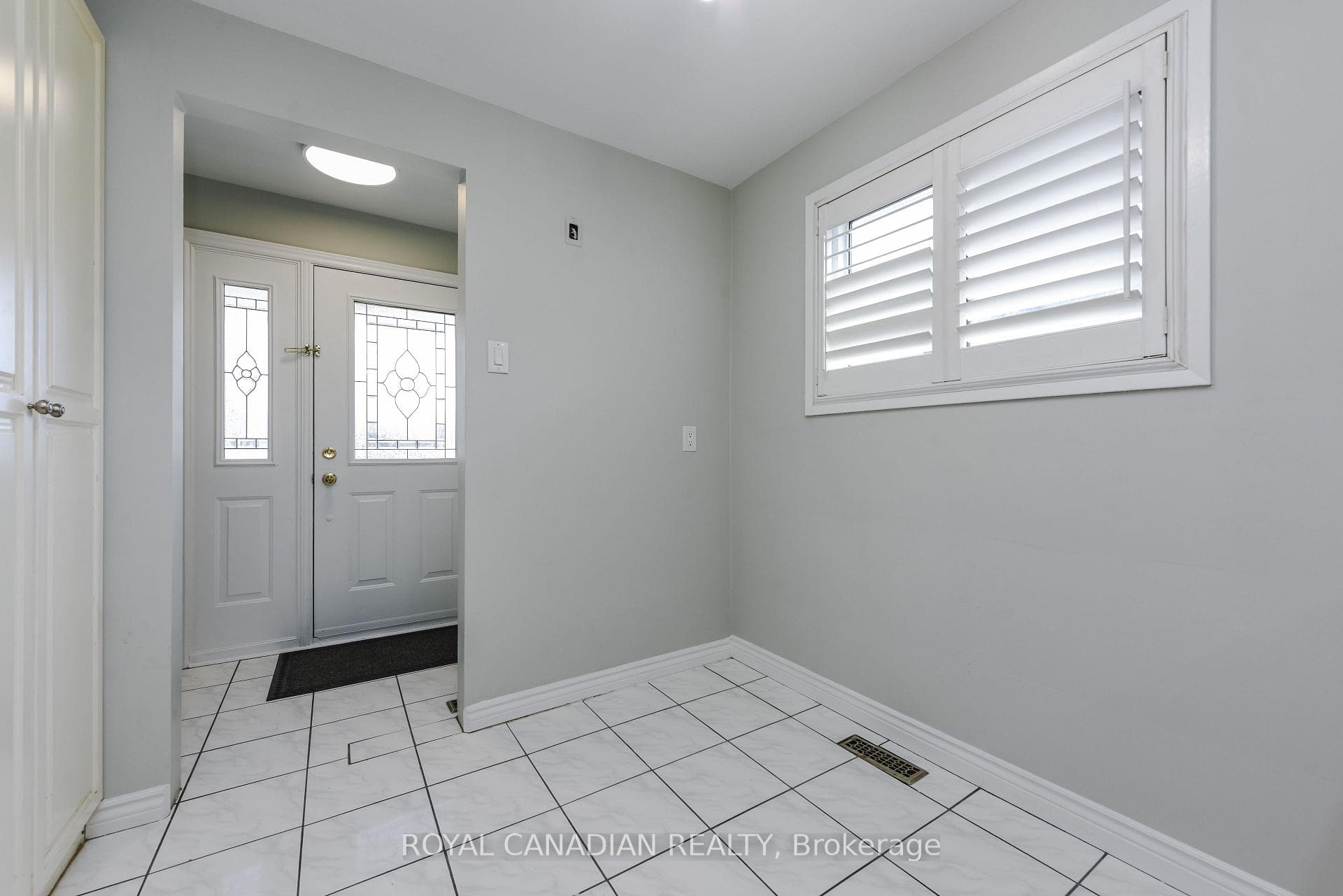 7566 Lockington Crescent - Detached photo 5 of 48 in Mississauga, Ontario
