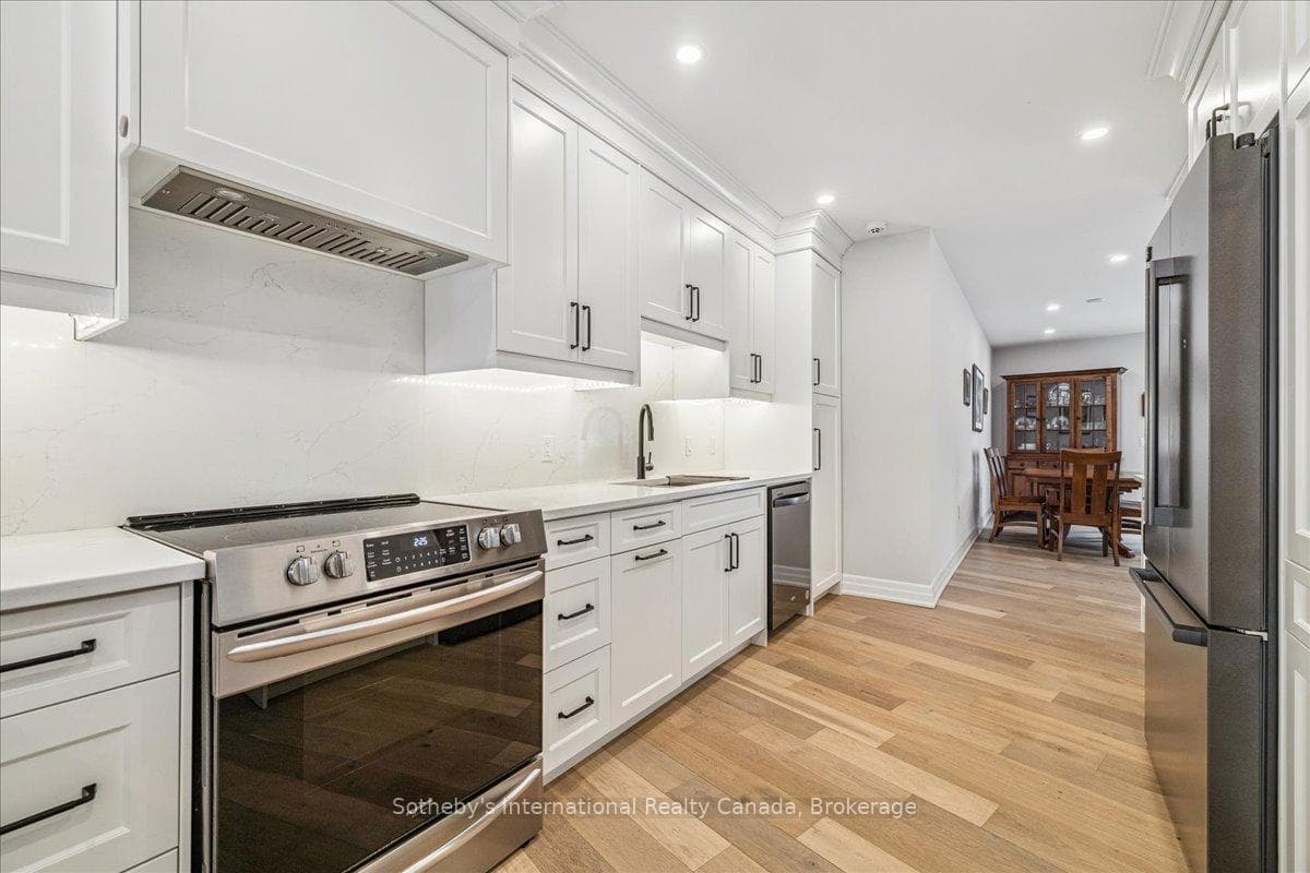 10 Southwind Terrace - Townhouse photo 14 of 43 in Oakville, Ontario
