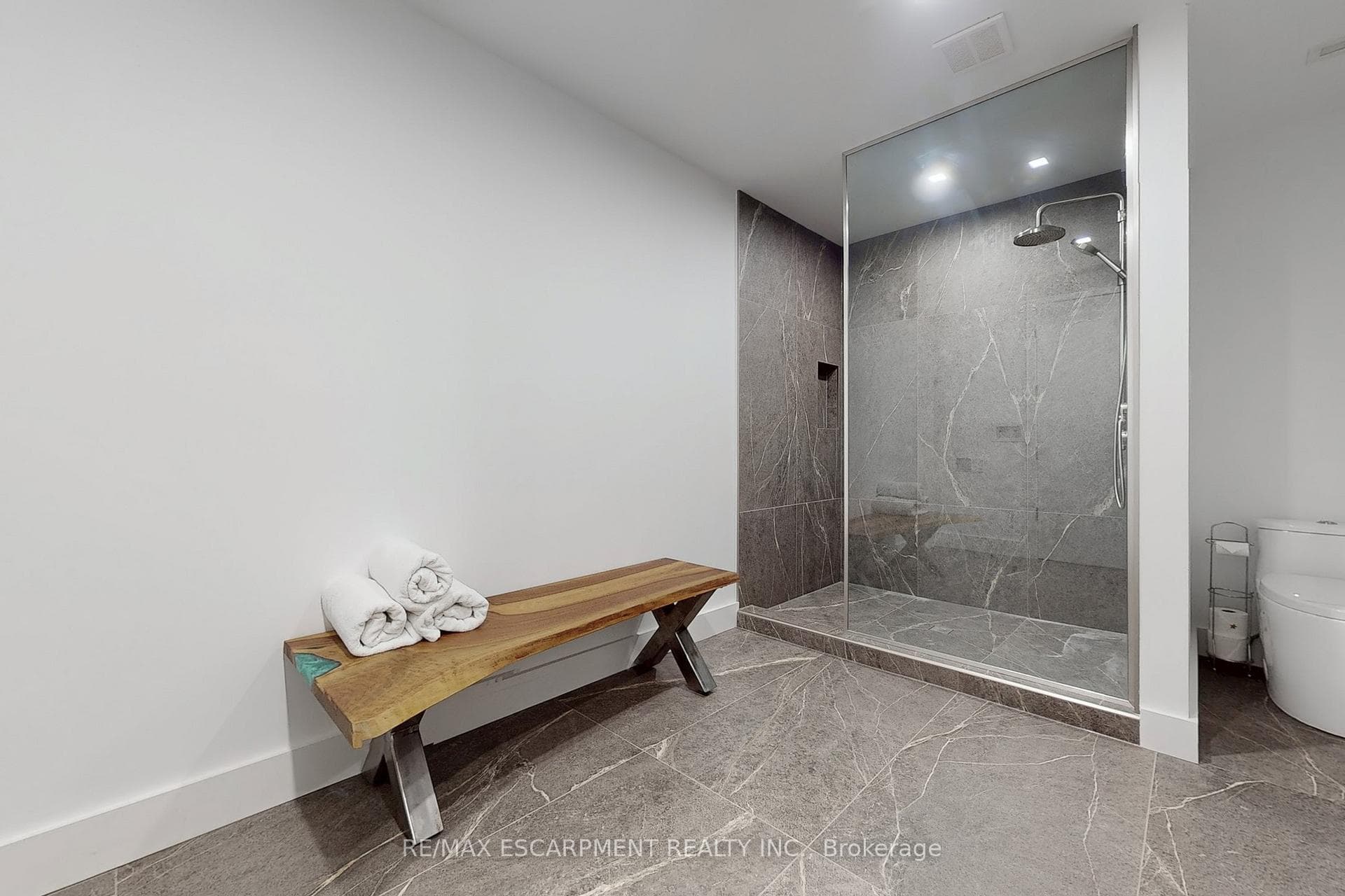 977 Gorton Avenue - Detached photo 38 of 50 in Burlington, Ontario