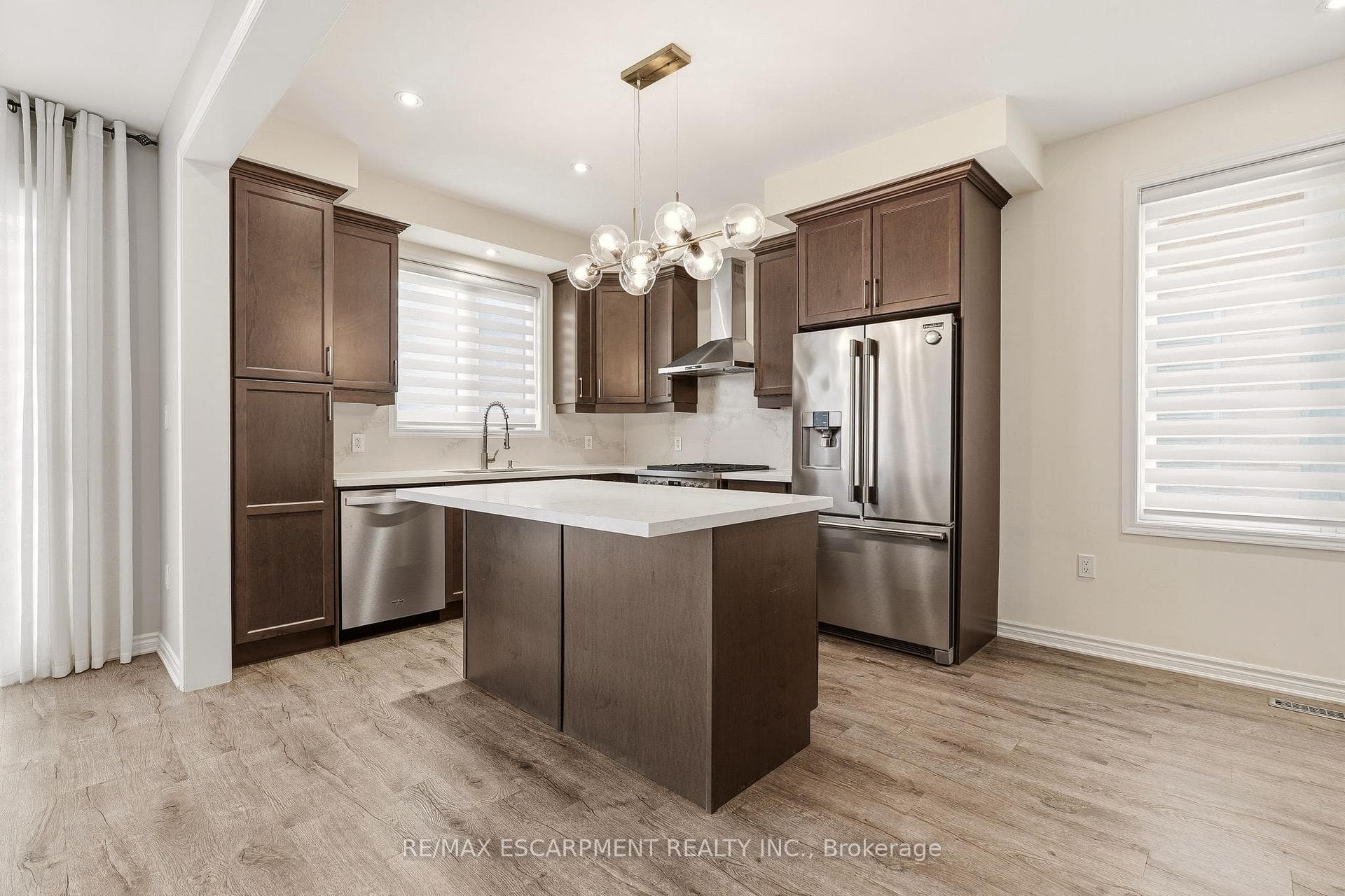 1364 Sycamore Garden - Townhouse photo 7 of 43 in Milton, Ontario