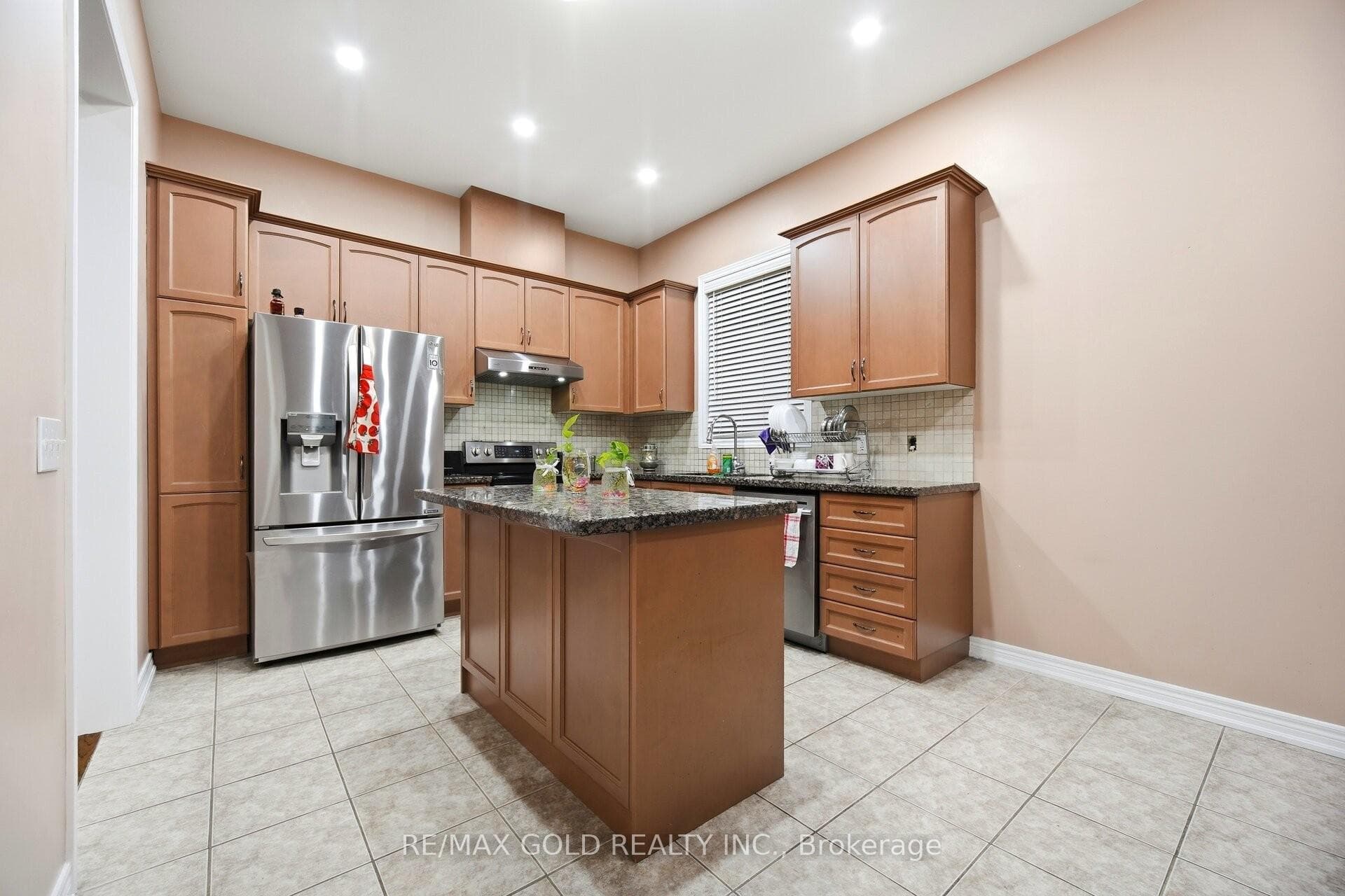 26 Drummondville Drive - Detached photo 9 of 30 in Brampton, Ontario