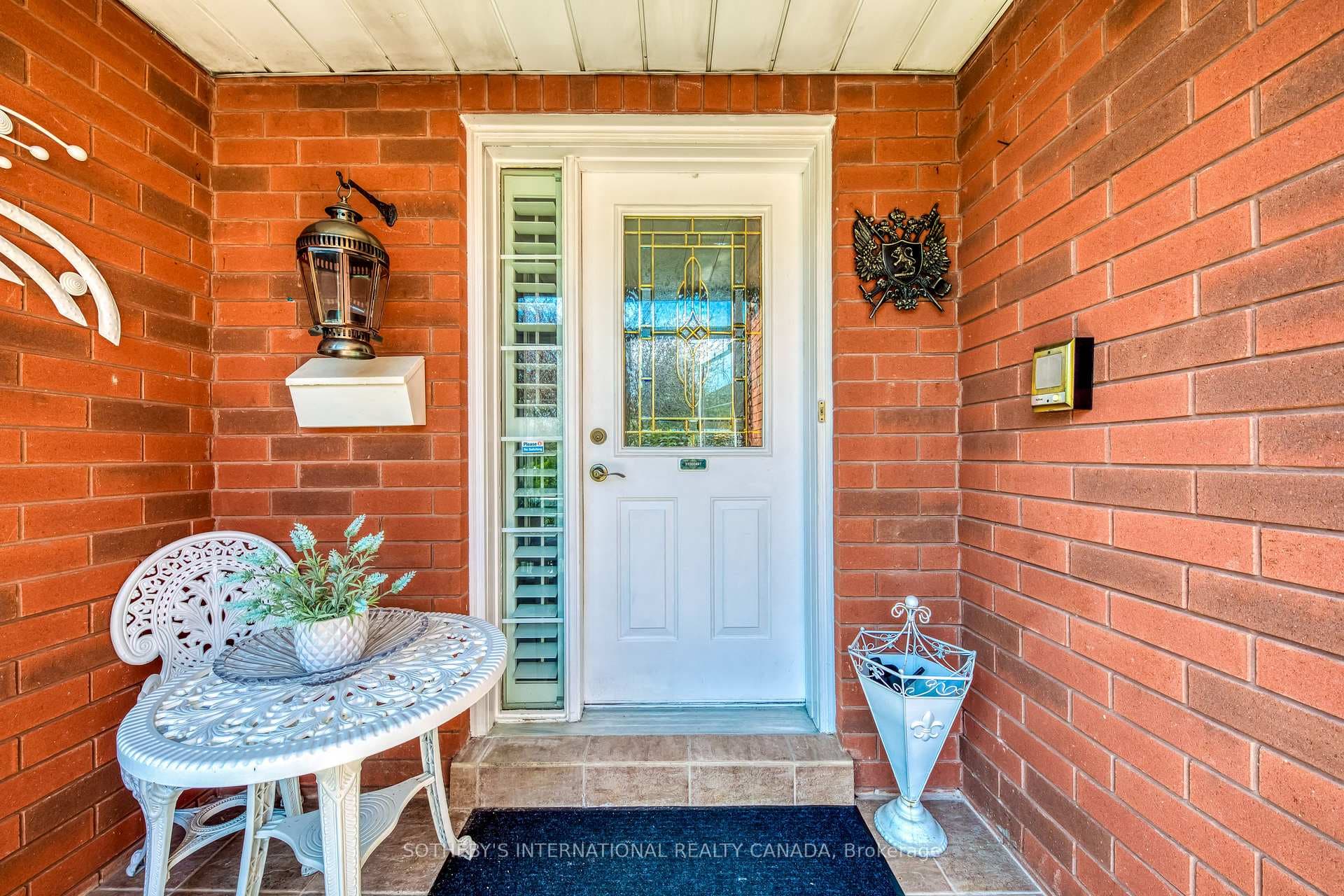 2294 Dale Ridge Drive - Semi-Detached photo 6 of 46 in Oakville, Ontario