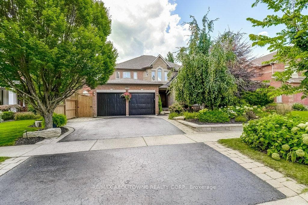 2080 Mckerlie Crescent - Detached photo 3 of 50 in Burlington, Ontario