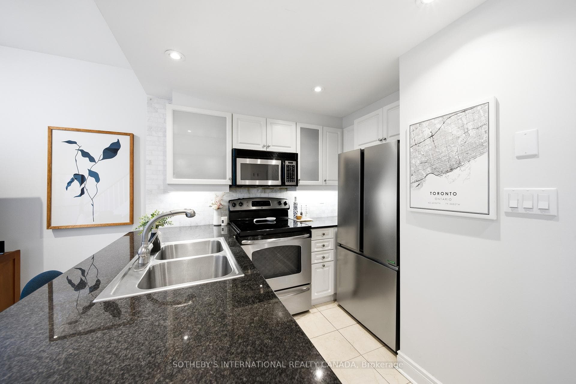 80 Cumberland Street Unit 1507 - Condo photo 7 of 32 in Annex / Yorkville / Summerhill, Ontario