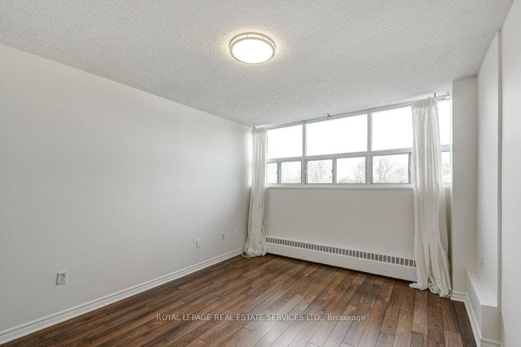 212 Kerr Street Unit 404 - Condo photo 18 of 33 in Oakville, Ontario