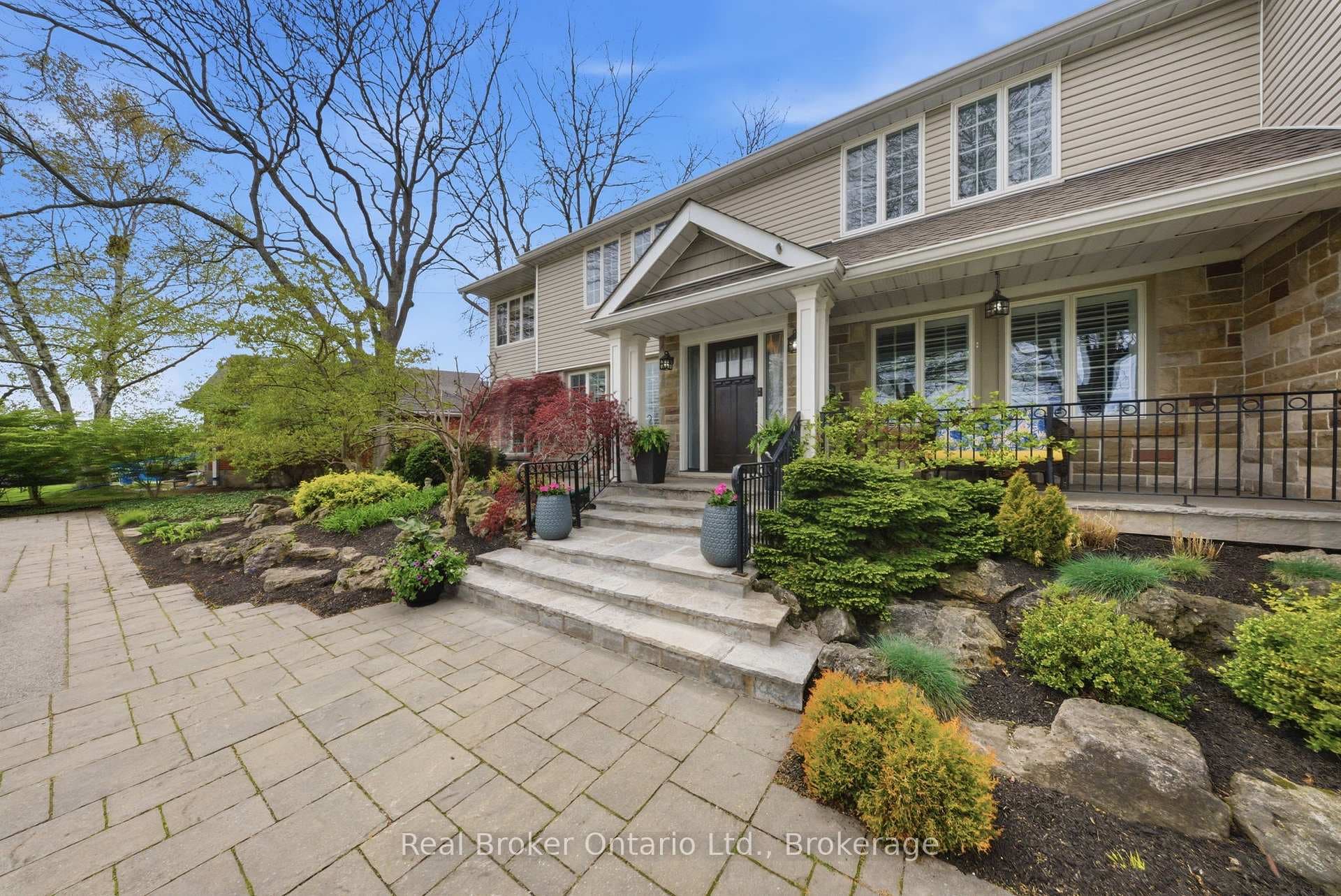 383 North Shore Boulevard - Detached photo 4 of 46 in Burlington, Ontario