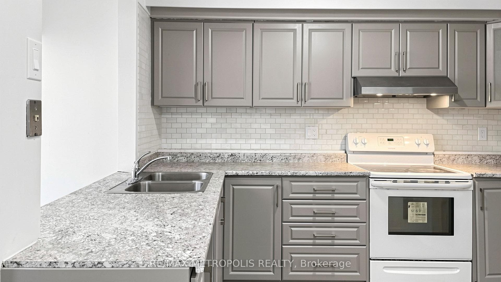 11 Livonia Place Unit 18 - Condo photo 18 of 50 in Scarborough (West Hill / Highland Creek), Ontario