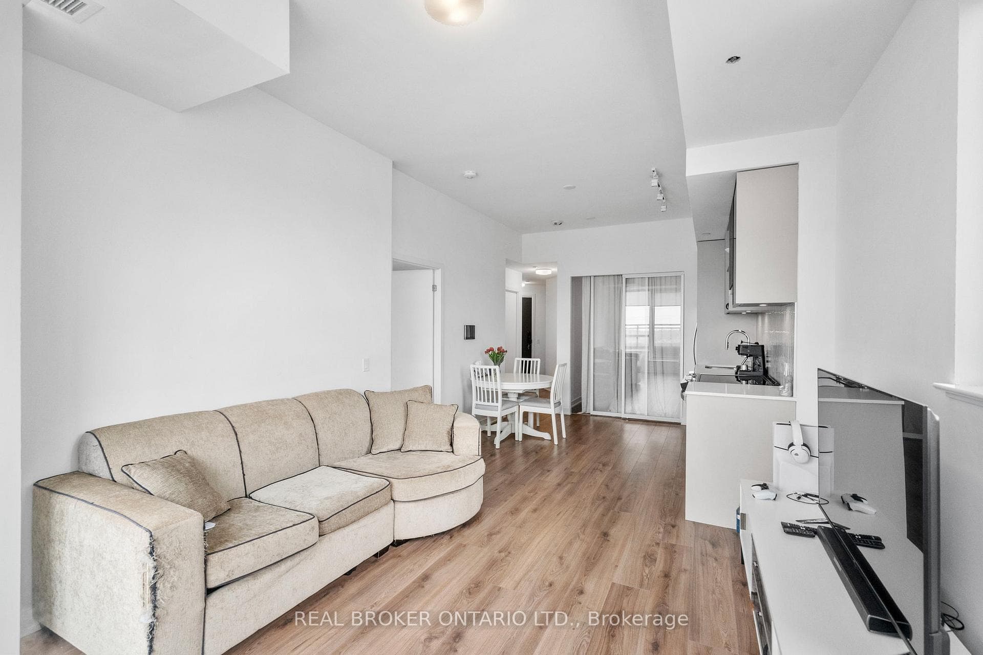 405 Dundast Street Unit 328 - Condo photo 23 of 33 in Oakville, Ontario