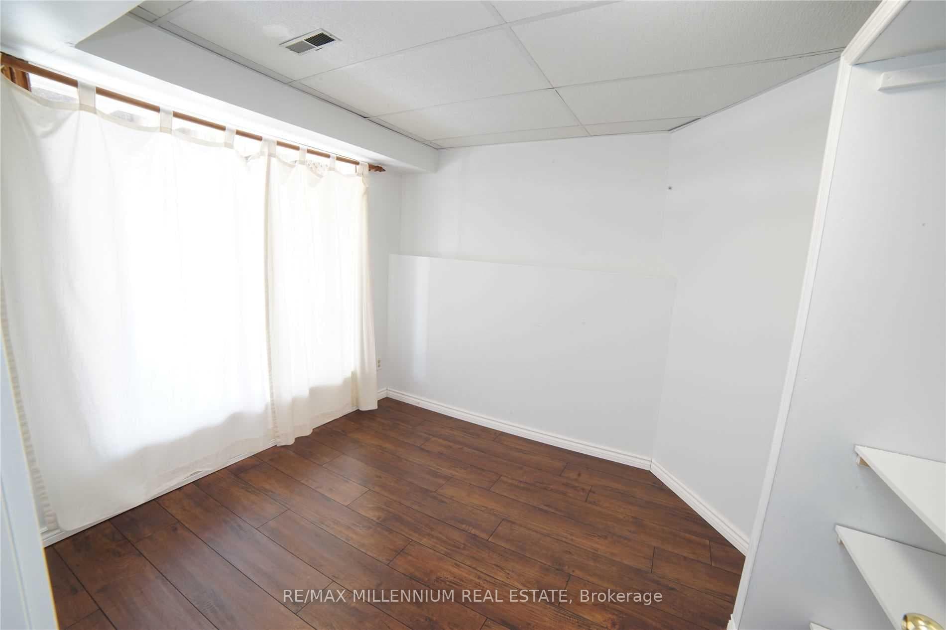 8 Dalzell Avenue - Detached photo 6 of 13 in Brampton, Ontario