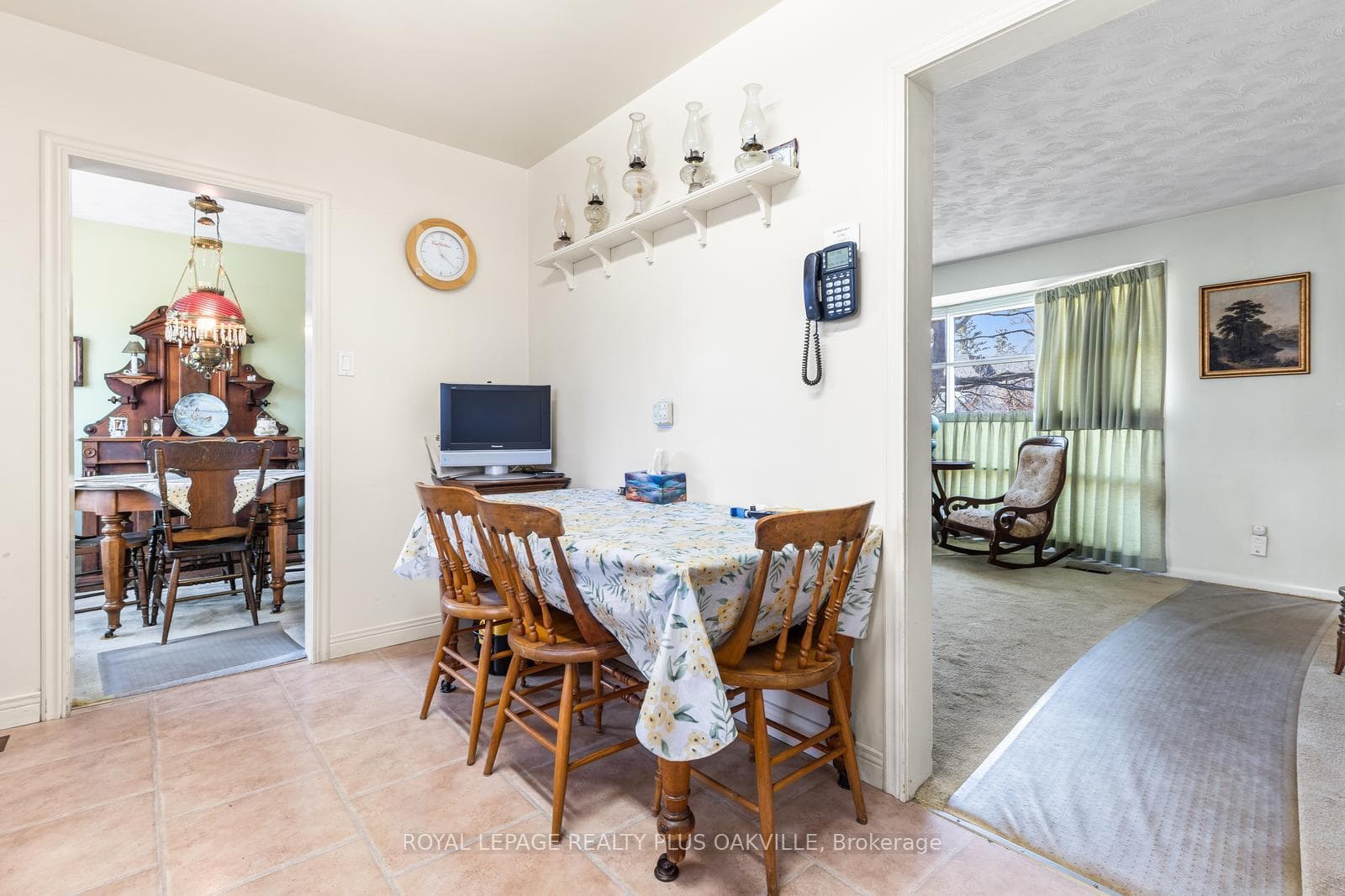 227 Sandwell Drive - Detached photo 9 of 44 in Oakville, Ontario