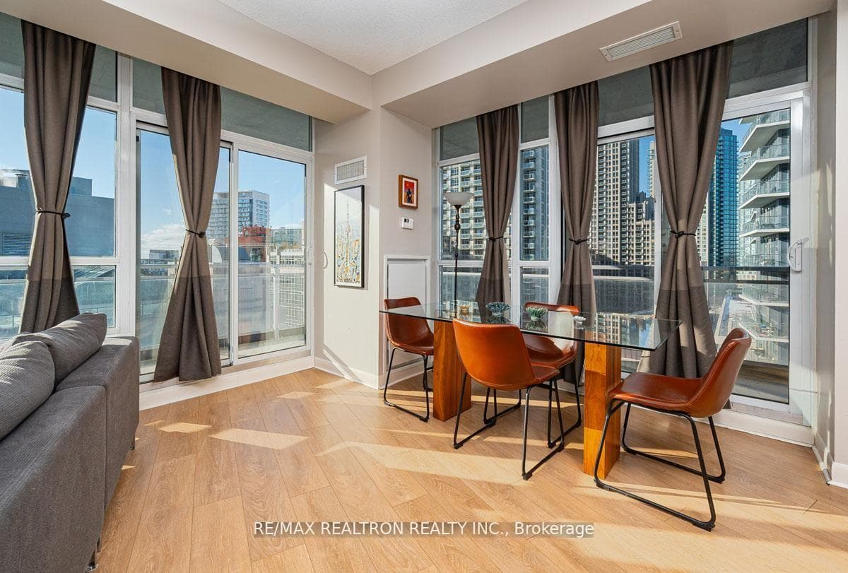 15 Bruyeres Mews Unit 1008 - Condo photo 12 of 33 in Downtown Toronto / Waterfront, Ontario